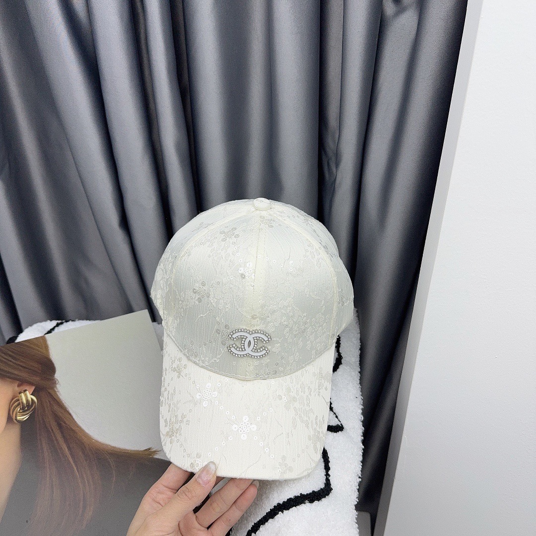 NO:195728,Running volume Xiaoxiang new baseball cap Heavy industry fabric Hand sewn beads Blingbling small sequin hat Fisherman hat Baseball cap Knit hat, hat, espadrilles, hats19860909跑量 小香新款棒球帽 重工面料 手缝珠片 Blingbling的小亮片帽子渔夫帽棒球帽针织帽,帽子,espadrilles,hats,hat