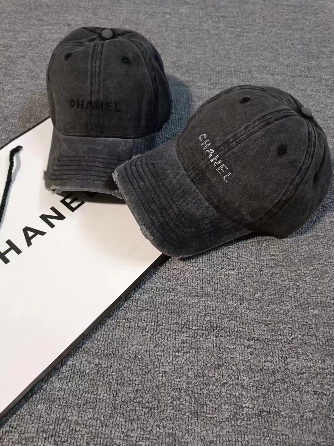 NO:195940,Running volume Xiaoxiang's new ripped wash cotton baseball cap, personalized and fashionable style, casual and cool feeling, the same style for men and women!  Material: Cotton Head circumference: 56-58cm hat Fisherman's hat Baseball hat Knitted hat, hat, espadrilles, hats19860909跑量 小香新款破洞洗水棉布棒球帽,个性时尚款 休闲带点酷酷的感觉,男女同款！ 材质:棉 头围:56-58cm均可帽子渔夫帽棒球帽针织帽,帽子,espadrilles,hats,hat