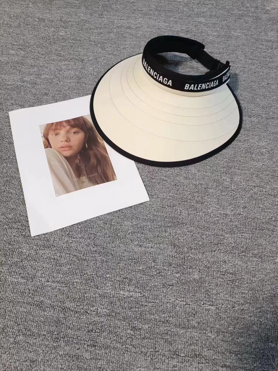 NO:195971,Running volume Balenciaga new empty top hat Summer sunshade shell empty top hat, widened brim 180° full face sun protection High-efficiency sunshade, small face style, big head baby, head circumference: 56-60cm can be worn with hats, fisherman hat baseball hat knit hat, hat, balenciaga, espadrilles, hats19860909跑量 巴黎世家新款空顶帽 夏日遮阳贝壳空顶帽,大檐加宽180°全脸防晒 高效遮阳,显脸小的款式 大头宝宝放心入手 头围:56-60cm均可佩戴帽子渔夫帽棒球帽针织帽,帽子,balenciaga,espadrilles,hats,hat