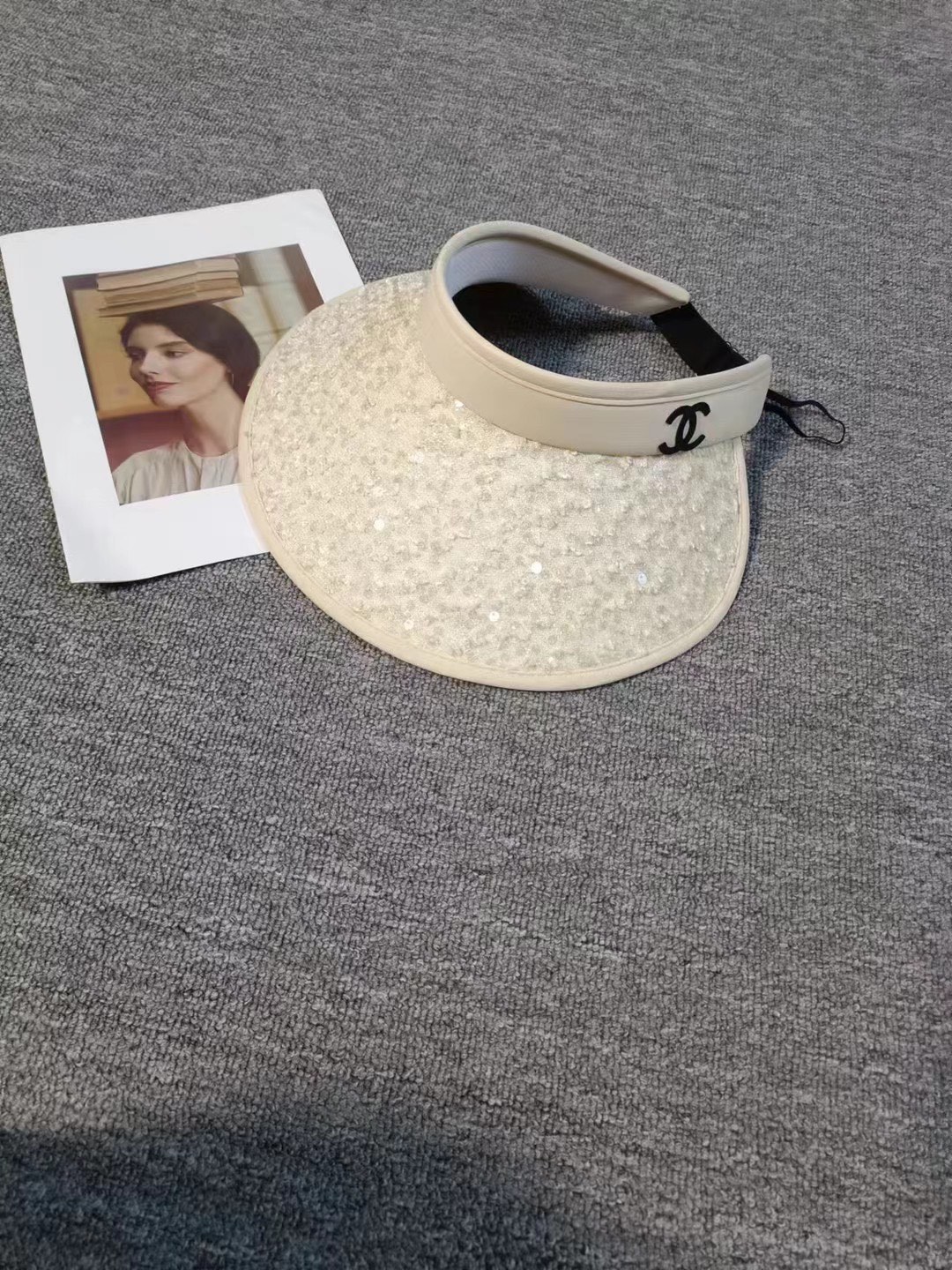 NO:195975,Running volume Xiaoxiang new sequin empty top hat Summer sunshade shell empty top hat, widened brim 180° full face sun protection High-efficiency sunshade, small face style, big head baby, head circumference: 56-60cm can be worn with hats, fisherman hat baseball hat knit hat, hat, espadrilles, hats19860909跑量 小香新款亮片空顶帽 夏日遮阳贝壳空顶帽,大檐加宽180°全脸防晒 高效遮阳,显脸小的款式 大头宝宝放心入手 头围:56-60cm均可佩戴帽子渔夫帽棒球帽针织帽,帽子,espadrilles,hats,hat