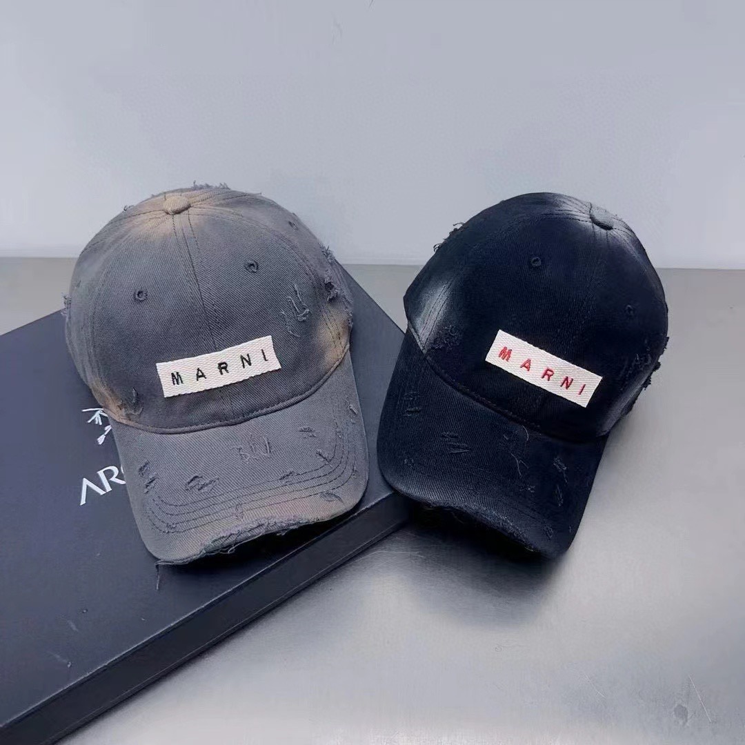 NO:195957,Running volume Marni baseball cap New gradient color system ~ Fashionable, high-end and same style, hat style, fisherman hat baseball cap knit hat, hat, marni, espadrilles, hats19860909跑量 Marni棒球帽 新款渐变色系～ 洋气 高级感十足 男女同款 帽型正帽子渔夫帽棒球帽针织帽,帽子,marni,espadrilles,hats,hat