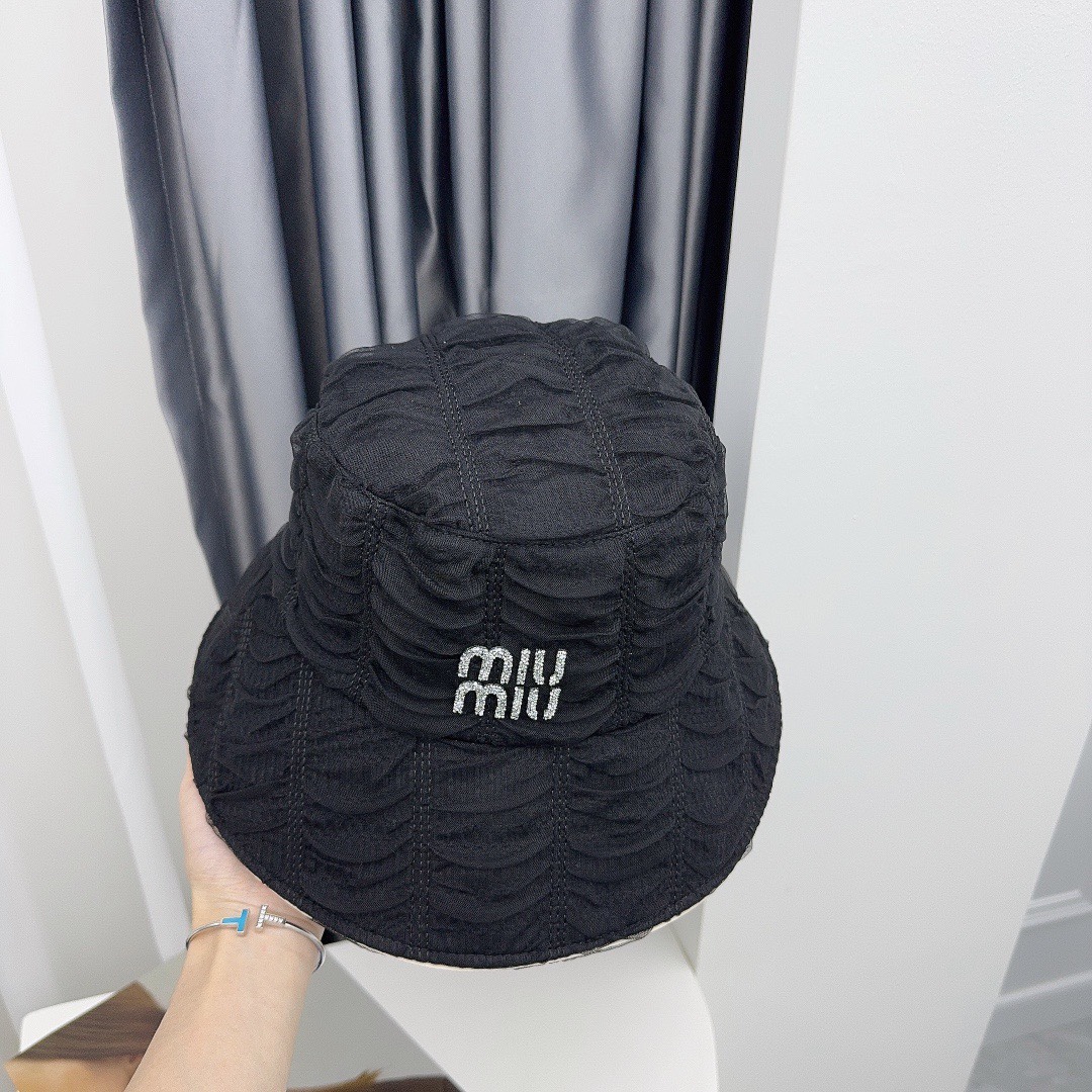 Miu新款独家定制面料重工设计款拼色高级感渔夫帽气质优雅十足！