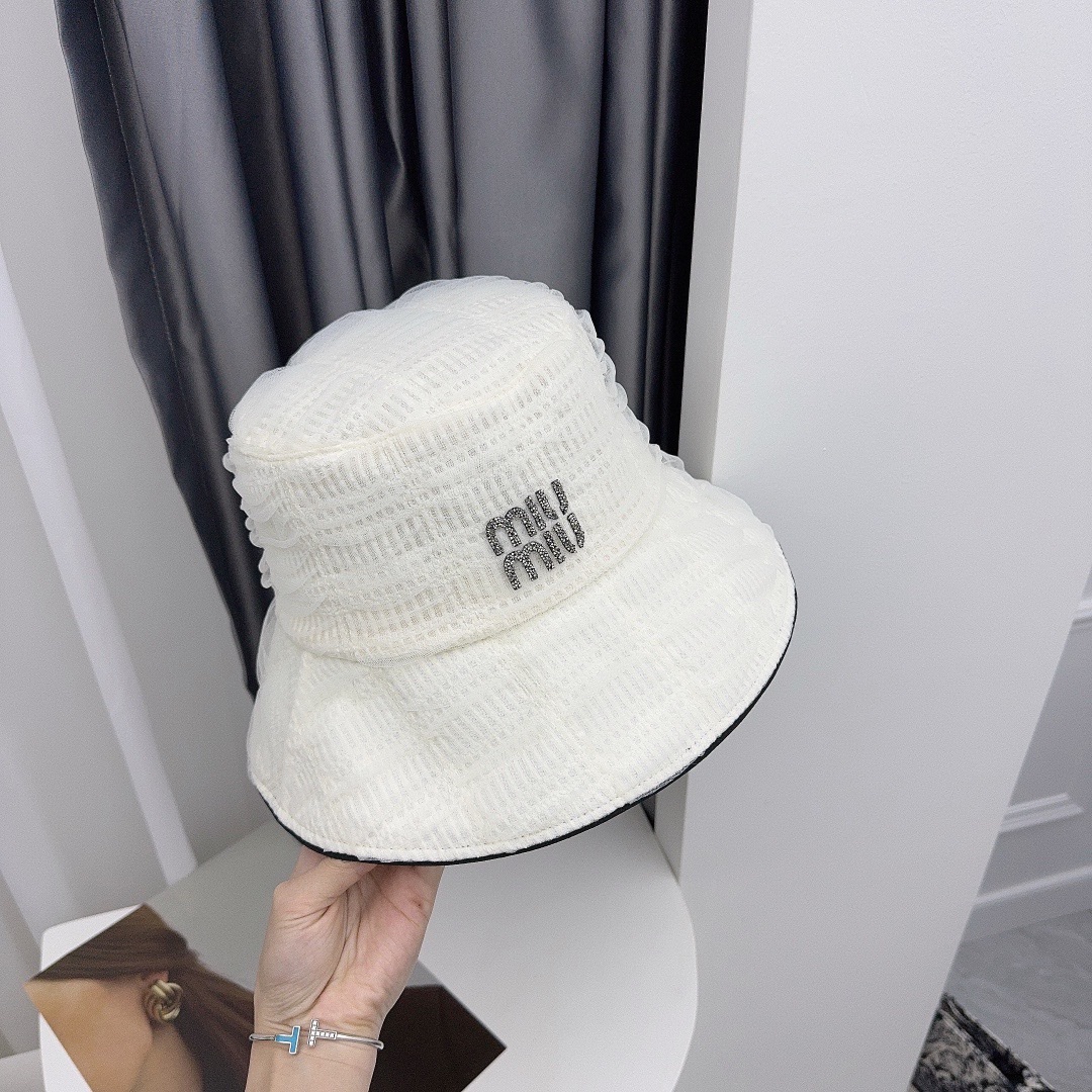 Miu新款独家定制面料重工设计款拼色高级感渔夫帽气质优雅十足！