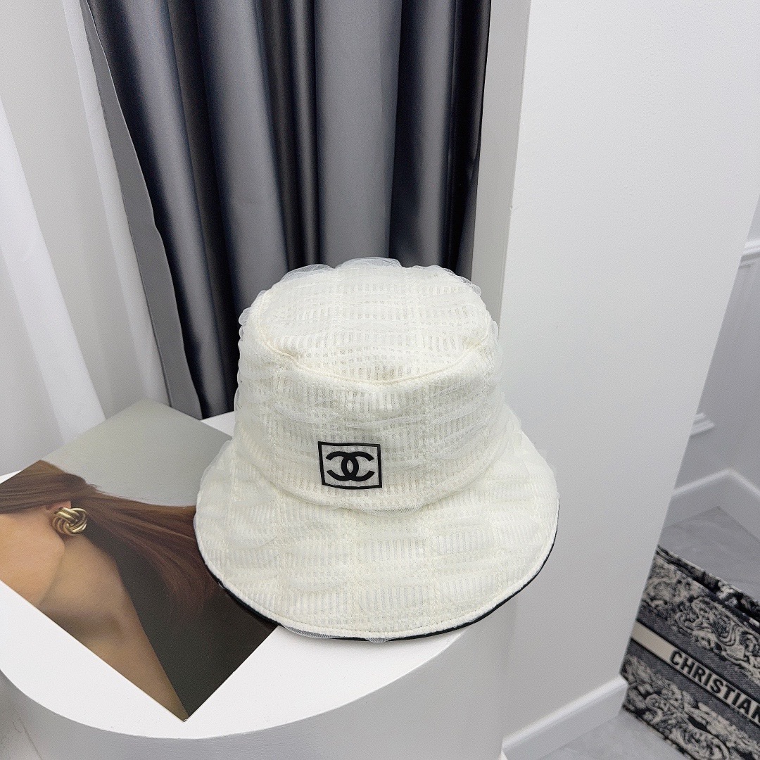 小香新款独家定制面料重工设计款拼色高级感渔夫帽气质优雅十足！