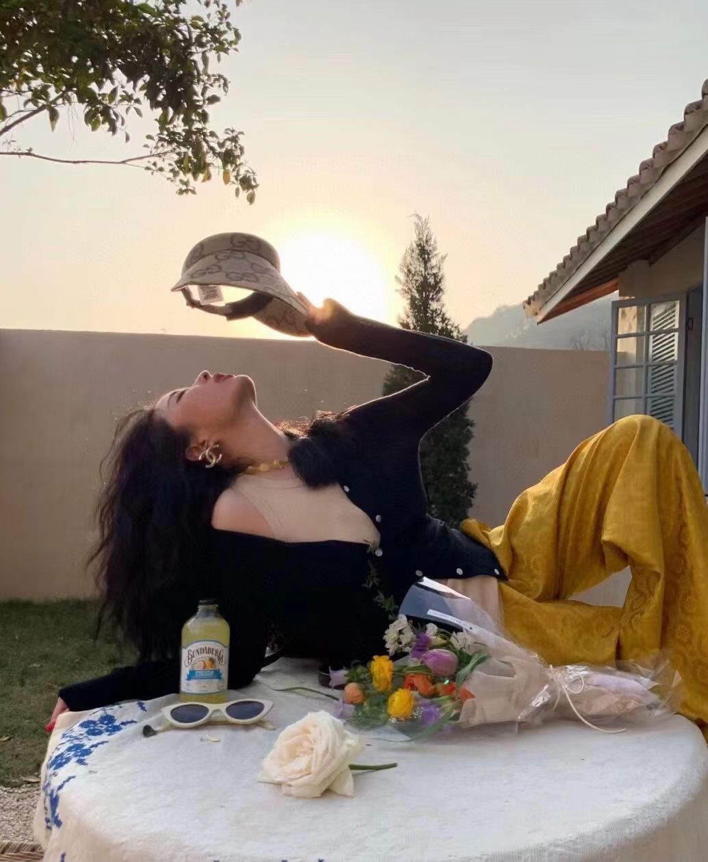 NO:195981,Running volume: The temperature soars in summer weather. It’s really not okay to go out without a hat at noon^^ Gucc*’s new old-fashioned empty top hat is one of the most frequently used today. It’s really easy to match. It can be folded and stored normally. Convenient hats, fisherman’s hats, baseball hats, knit hats, hats, gucci, espadrilles, hats19860909跑量 夏日天气温度飙升 中午出门不戴帽子真的不行^^ Gucc*新款老花空顶帽今日使用率最频繁没有之一 真的太好搭配了 而且平时还能折叠存放 便捷帽子渔夫帽棒球帽针织帽,帽子,gucci,espadrilles,hats,hat