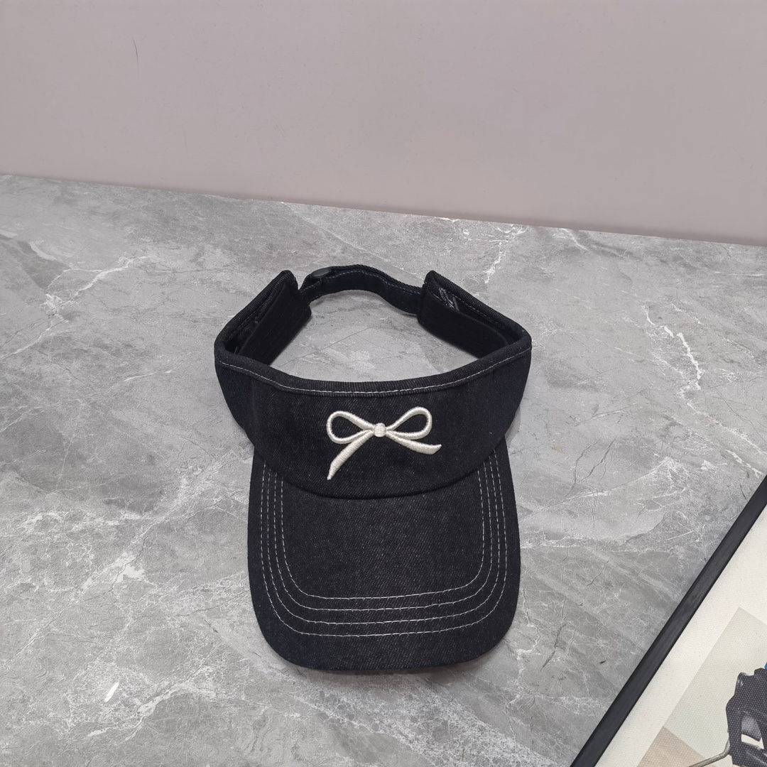 NO:196231,Running volume Miu~New embroidered empty top hat, simple and fashionable, color-blocking logo high-end interpretation of minimalist style, making the style improve...Hat Fisherman's hat Baseball hat Knitted hat, hat, miumiu, espadrilles, hats19860909跑量 Miu～新款刺绣空顶帽 简洁很显时尚 拼色logo高档 演绎极简风特色 令格调随之提升…帽子渔夫帽棒球帽针织帽,帽子,miumiu,espadrilles,hats,hat