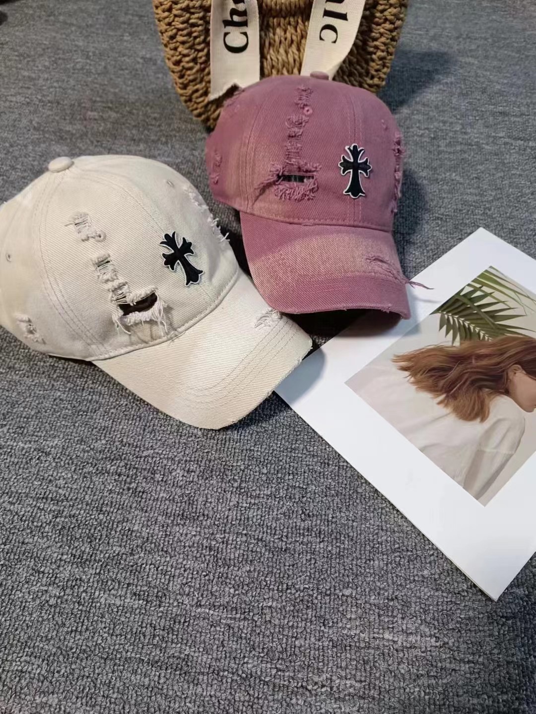 NO:196494,Running volume Croxin's new ripped wash cotton baseball cap, personalized and fashionable style, casual and cool feeling Material: cotton Head circumference: 56-58cm can be used for hats, fisherman's hats, baseball caps, knit hats, hats, chrome hearts, espadrilles, hats19860909跑量 克罗心新款破洞洗水棉布棒球帽,个性时尚款 休闲带点酷酷的感觉 材质:棉 头围:56-58cm均可帽子渔夫帽棒球帽针织帽,帽子,chrome hearts,espadrilles,hats,hat