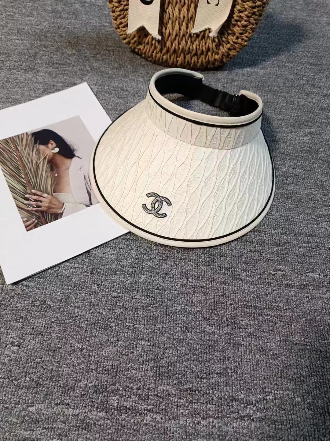 NO:196510,Running volume Xiaoxiang's new pleated empty top hat, the internet celebrity style is very special!  Lightweight material Very lightweight Super practical ~ Hat Fisherman's hat Baseball hat Knitted hat, hat, espadrilles, hats19860909跑量 小香新款褶皱空顶帽 网红气质款很特别！ 轻盈的材质 非常轻便 超实用～帽子渔夫帽棒球帽针织帽,帽子,espadrilles,hats,hat