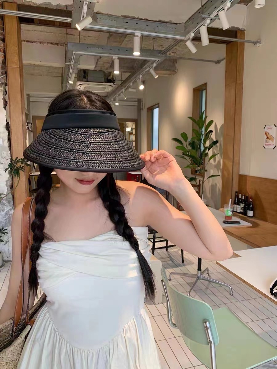 NO:196903,Running volume GG empty top sun protection hat, adjustable size of hat circumference, no jamming hair, no sliding down, Rafia weaving on the outside, vinyl sun protection coating inside, it is cold and cool when worn, simple and atmospheric style, very versatile hat, fisherman hat, baseball hat, knit hat, hat, espadrilles, espadrilles, hats19860909跑量 GG空顶防晒帽 帽围大小可调节 不卡头发不往下滑 外面是拉菲草编织里面是黑胶防晒涂层 戴上一整个冰冰凉凉了 款式简约又大气 非常百搭帽子渔夫帽棒球帽针织帽,帽子,espadrilles,espadrilles,hats,hat