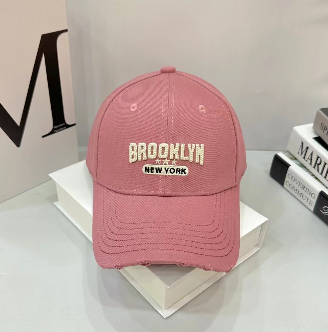 NO:197453,The latest trendy brand baseball cap is very good to match, the lazy style is displayed in minutes, the face is bare-faced and the color combination is very tasteful. It is so recommended, whoever wears it looks good!  !  !  Hat fisherman hat baseball hat knit hat, hat, espadrilles,hats19860909跑量 潮牌最新款棒球帽 款式很好搭配,慵懒风分分钟展现,素颜显脸小拼色超有品味 太推荐了,谁戴谁好看！！！帽子渔夫帽棒球帽针织帽,帽子,espadrilles,hats,hat