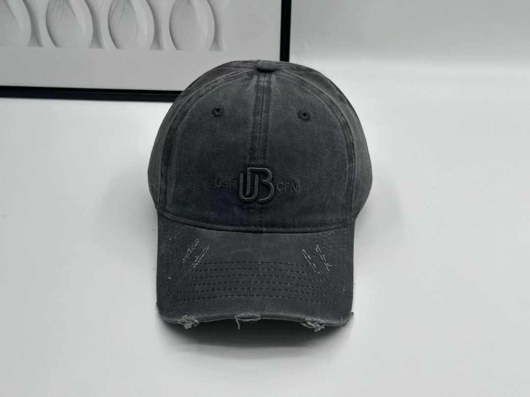 NO:197787,The latest trendy brand baseball cap is very good to match, the lazy style is displayed in minutes, the face is bare-faced and the color combination is very tasteful. It is so recommended, whoever wears it looks good!  !  !  Hat fisherman hat baseball hat knit hat, hat, espadrilles,hats19860909跑量 潮牌最新款棒球帽 款式很好搭配,慵懒风分分钟展现,素颜显脸小拼色超有品味 太推荐了,谁戴谁好看！！！帽子渔夫帽棒球帽针织帽,帽子,espadrilles,hats,hat