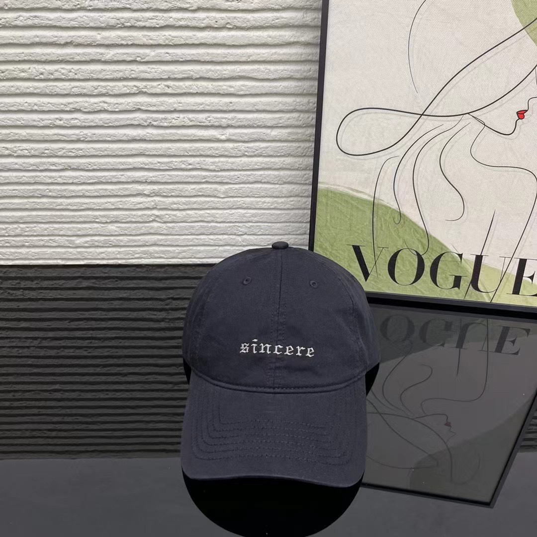 NO:197799,The latest trendy brand baseball cap is very good to match, the lazy style is displayed in minutes, the face is bare-faced and the color combination is very tasteful. It is so recommended, whoever wears it looks good!  !  !  Hat fisherman hat baseball hat knit hat, hat, espadrilles,hats19860909跑量 潮牌最新款棒球帽 款式很好搭配,慵懒风分分钟展现,素颜显脸小拼色超有品味 太推荐了,谁戴谁好看！！！帽子渔夫帽棒球帽针织帽,帽子,espadrilles,hats,hat