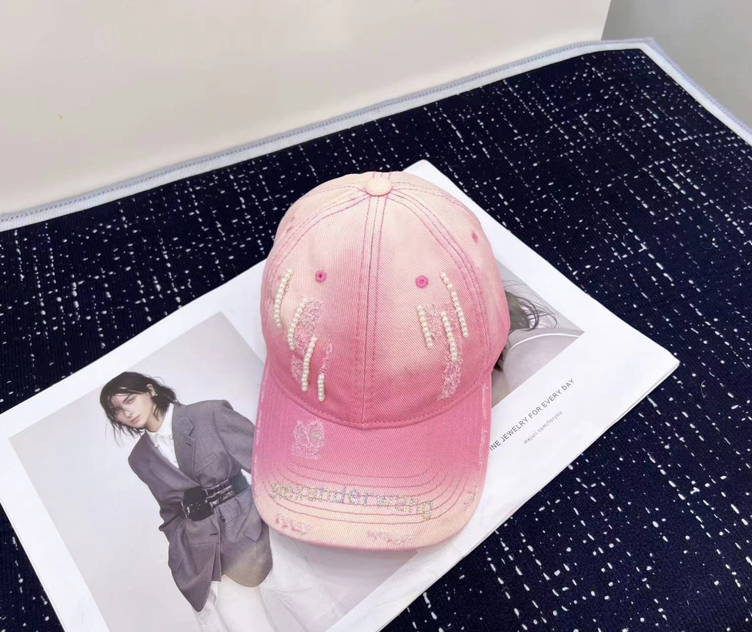 NO:197825,Running volume Wang~ New heavy industry baseball cap hand-sewn pearls are beautiful!  Hat fisherman hat baseball hat knit hat, hat, espadrilles,hats19860909跑量 Wang～新款重工棒球帽 手工缝制珍珠 美翻了！帽子渔夫帽棒球帽针织帽,帽子,espadrilles,hats,hat