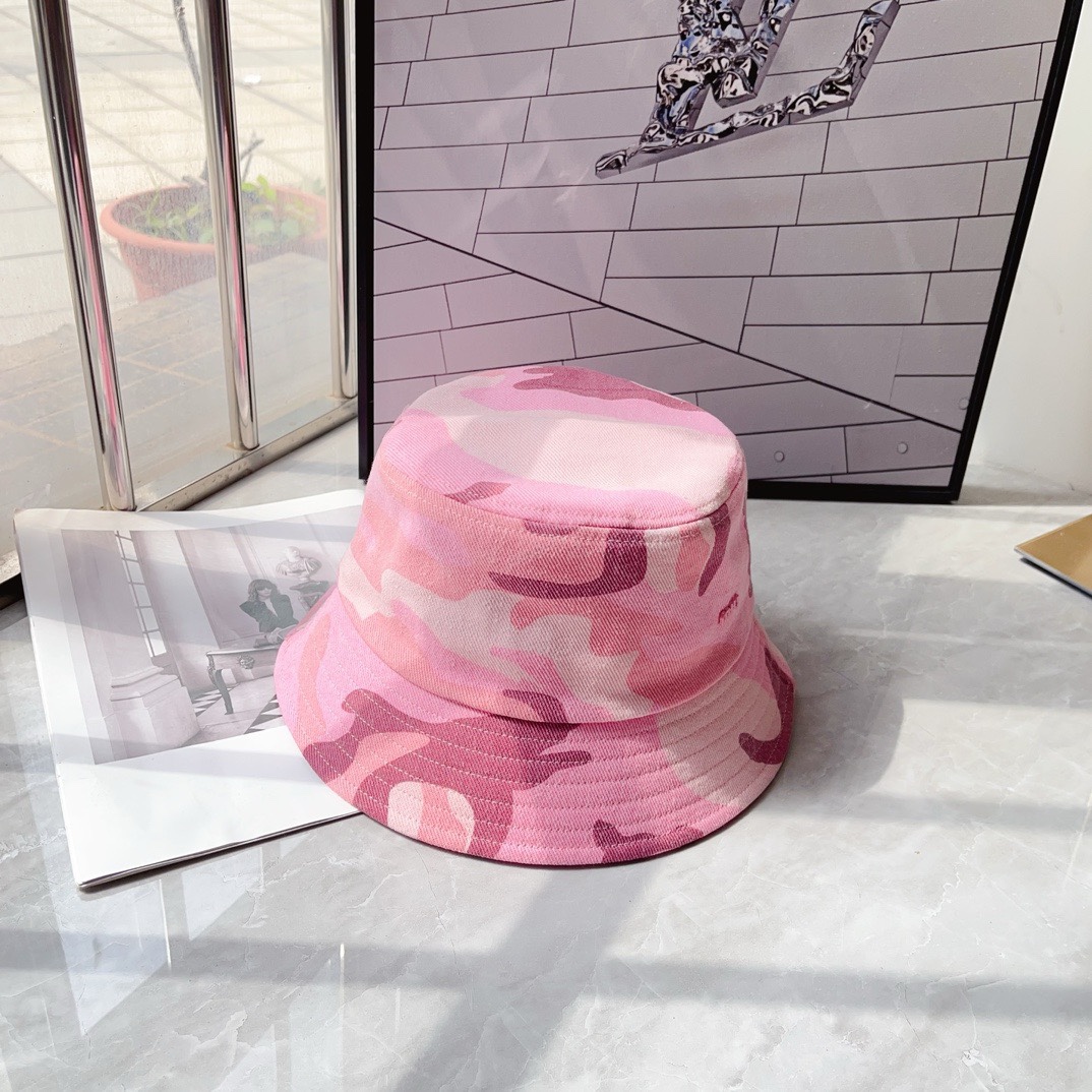 NO:197808,Limited-time Miu~/Pink camouflage fisherman hat At first glance, it is attracted to the fresh and sweet color scheme. The depth in the hat is very enough, so it makes you look small. A hat hat that is indispensable for the sunny beach, fisherman hat baseball hat knit hat, hat, miumiu, espadrilles, hats19860909限量限量Miu～/粉色迷彩渔夫帽 一眼就被吸引住清新有甜味的配色 帽里深度很够 所以好显脸小 阳光海滩少不了的一款帽子帽子渔夫帽棒球帽针织帽,帽子,miumiu,espadrilles,hats,hat