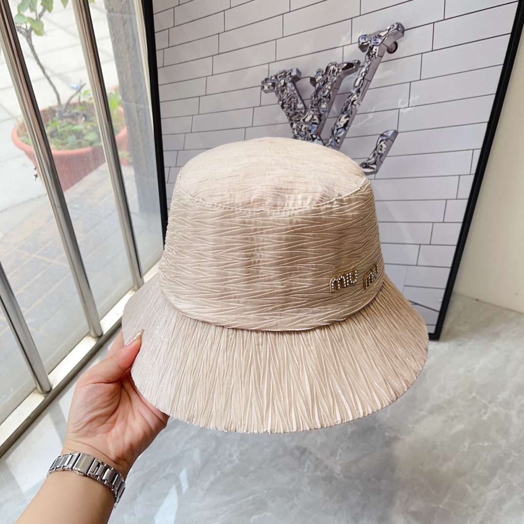 NO:197891,Running volume Miu~ Textured fisherman hat The texture style that has been very popular recently. Wrinkled bubble design. Fashion personality. The hat is very soft and breathable. Versatile colors. It shows temperament~ It is definitely one of the items that adds points. Hat Fisherman hat Baseball hat Knitted hat, hat, miumiu, espadrilles, hats19860909跑量 Miu～纹理渔夫帽 种草最近很火的纹理风 褶皱泡泡设计 时尚个性 帽子很柔软 透气性很好 百搭颜色 很显气质~ 绝对是加分的单品之一帽子渔夫帽棒球帽针织帽,帽子,miumiu,espadrilles,hats,hat