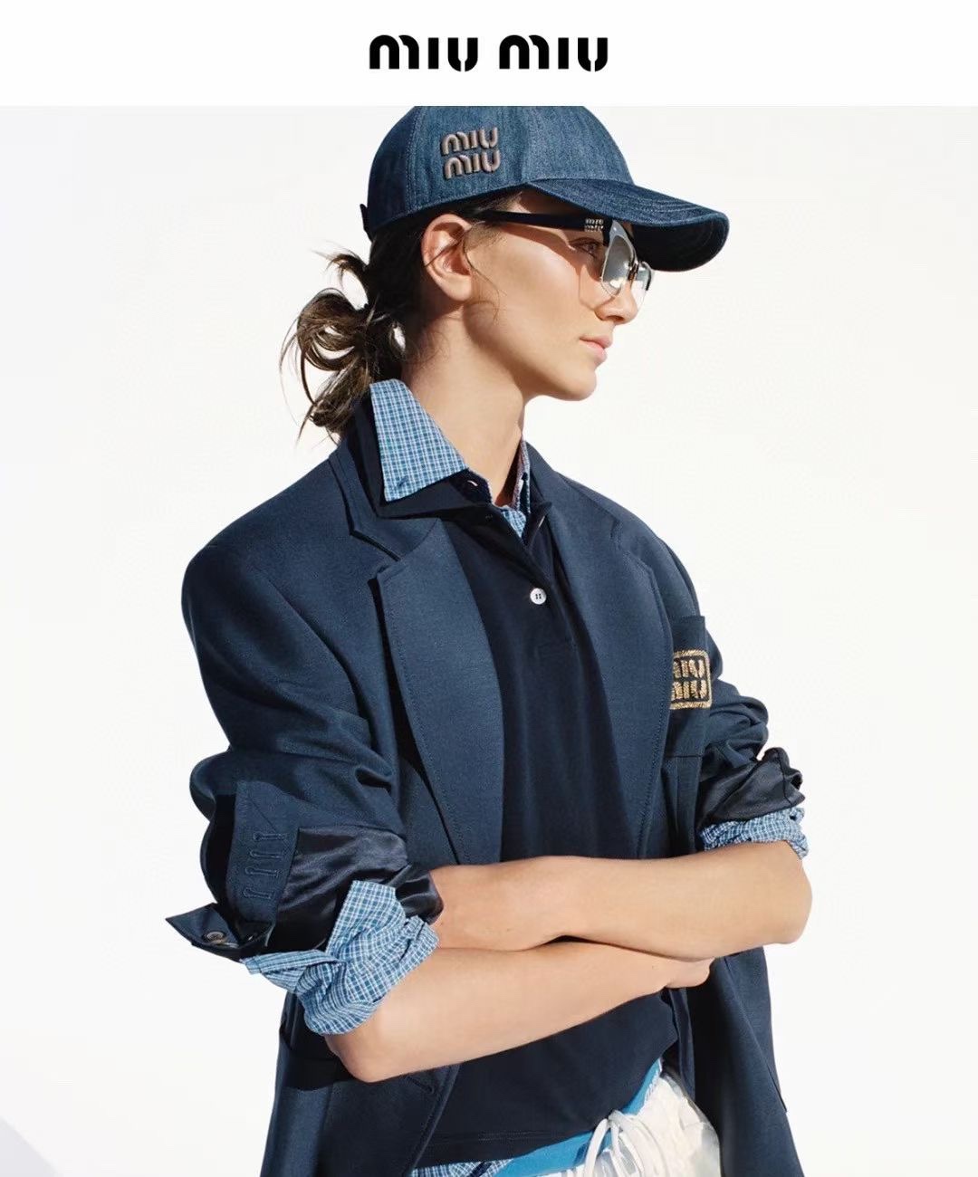 NO:198292,Running volume Miu~New embroidered baseball cap Three-dimensional embroidery logo with curves. Hats that cannot be made without original data. Fisherman's hat Baseball cap Knitted hat, hat, miumiu, espadrilles, hats19860909跑量 Miu～新款刺绣棒球帽 立体刺绣logo 有弧度 没有原版数据是做不出来这个效果的帽子渔夫帽棒球帽针织帽,帽子,miumiu,espadrilles,hats,hat