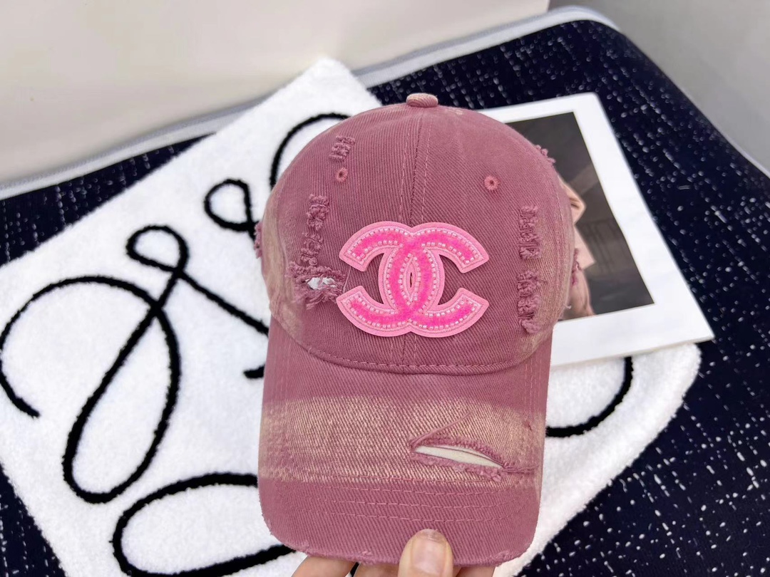 NO:198613,Running volume Xiaoxiang~ New ripped street style cotton baseball cap, personalized and fashionable style, casual and cool feeling, neutral style, same style for men and women!  A variety of colors, super easy to match!  Material: Cotton Head circumference: 56-58cm hat Fisherman's hat Baseball hat Knitted hat, hat, espadrilles, hats19860909跑量 小香～新款破洞街头风棉布棒球帽,个性时尚款 休闲带点酷酷的感觉,中性款 男女同款！多种色系,超好搭！ 材质:棉 头围:56-58cm均可帽子渔夫帽棒球帽针织帽,帽子,espadrilles,hats,hat