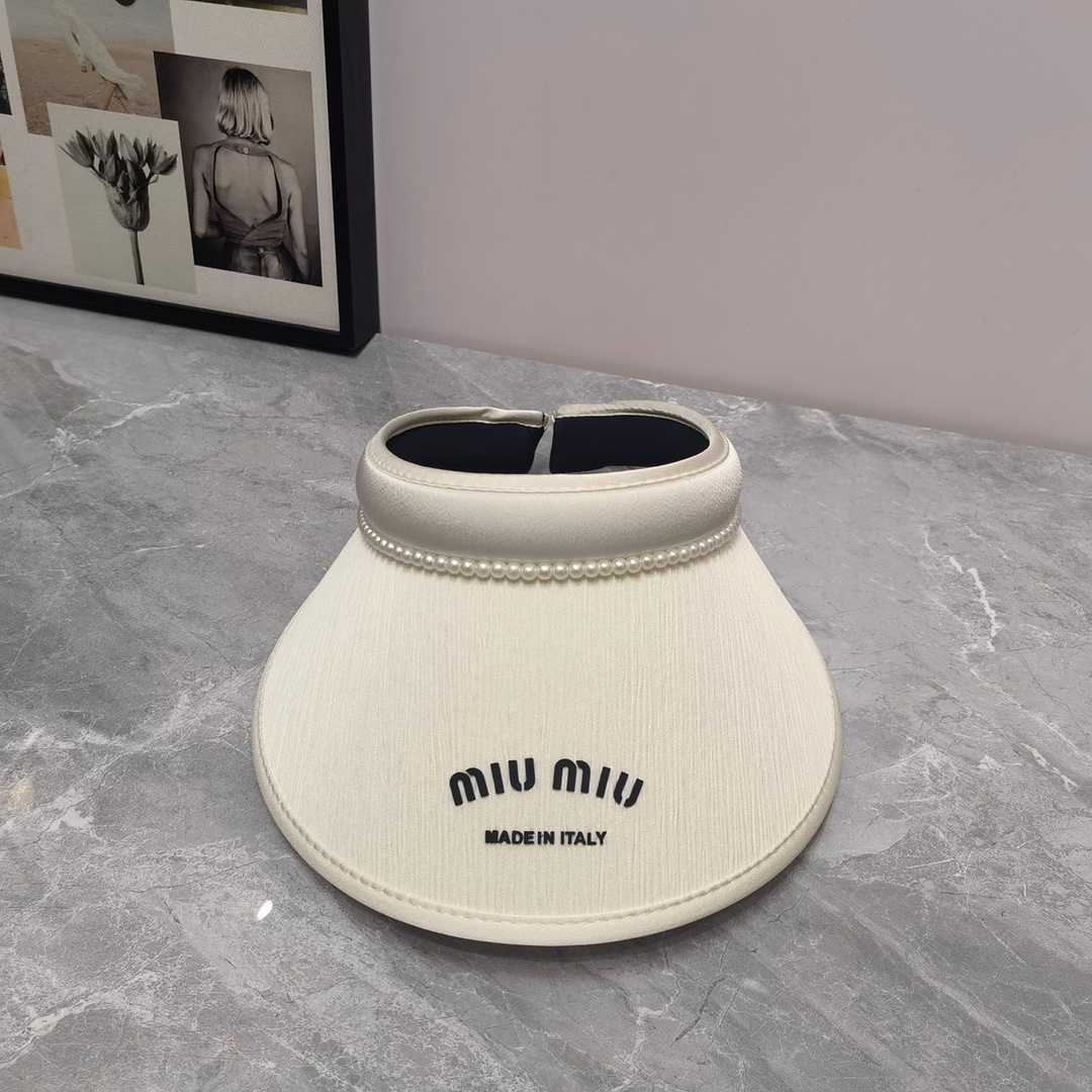 NO:199118,Running volume MIU~New pleated empty top hat The internet celebrity style is very special!  Lightweight material Very lightweight Super practical ~ Hat Fisherman's hat Baseball hat Knitted hat, hat, miumiu, espadrilles, hats19860909跑量 MIU～新款褶皱空顶帽 网红气质款很特别！ 轻盈的材质 非常轻便 超实用～帽子渔夫帽棒球帽针织帽,帽子,miumiu,espadrilles,hats,hat