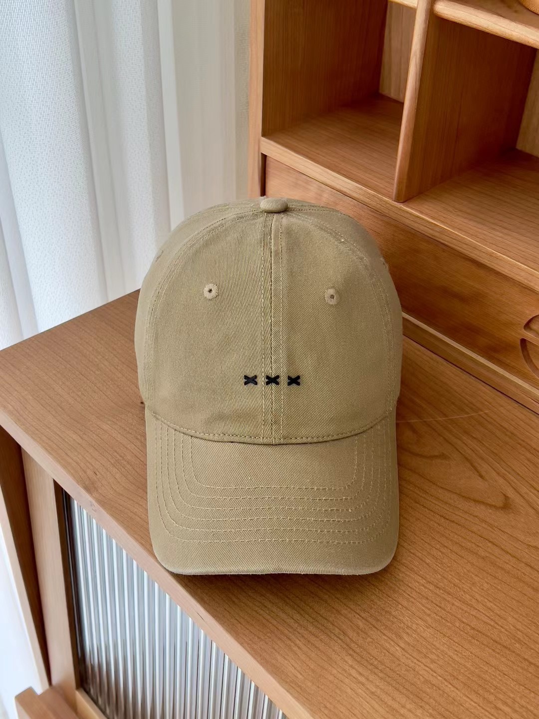 NO:199628,The latest trendy brand baseball cap is very good to match, the lazy style is displayed in minutes, the face is bare-faced and the color combination is very tasteful. It is so recommended, whoever wears it looks good!  !  !  Hat fisherman hat baseball hat knit hat, hat, espadrilles,hats19860909跑量 潮牌最新款棒球帽 款式很好搭配,慵懒风分分钟展现,素颜显脸小拼色超有品味 太推荐了,谁戴谁好看！！！帽子渔夫帽棒球帽针织帽,帽子,espadrilles,hats,hat