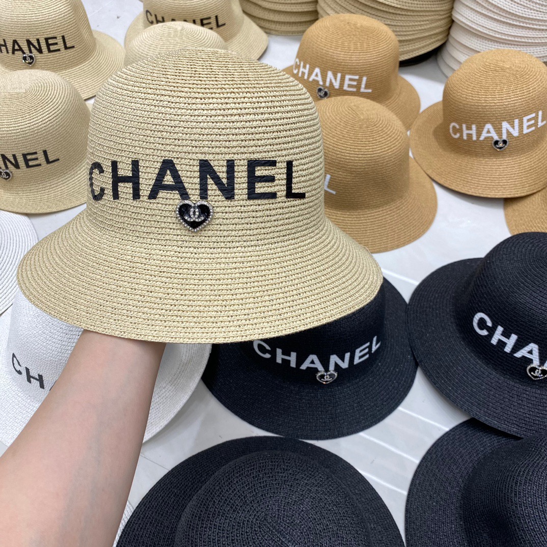 NO:199603,Running volume ch@nel Xiaoxiang new sun protection straw hat. A must-have sun protection item on the street in the hot summer. It is also a good hat when you get on the beach. Fisherman's hat, baseball hat, knit hat, hat, espadrilles, hats19860909跑量 ch@nel小香新款遮阳防晒草帽 炎炎夏日出街必备防晒单品, 海边约起也妥妥滴帽子渔夫帽棒球帽针织帽,帽子,espadrilles,hats,hat