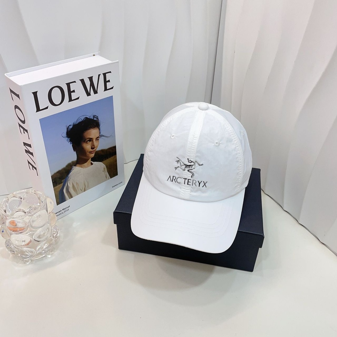 NO:199617,Running volume: Archaeopteryx's new quick-dry baseball cap. The quick-drying hat is simply a must-have for hiking!  I don’t have to stuff my head, sweating quickly, and the concave shape is also very useful!  Hat Fisherman Hat Baseball Hat Knitted Hats, Hats Arc'teryx, espadrilles, hats19860909跑量 始祖鸟新款速干棒球帽 速干帽简直是徒步必备的东西啊！ 不闷头,出汗很快就干了,凹造型也很好用的！帽子渔夫帽棒球帽针织帽,帽子arc'teryx,espadrilles,hats,hat