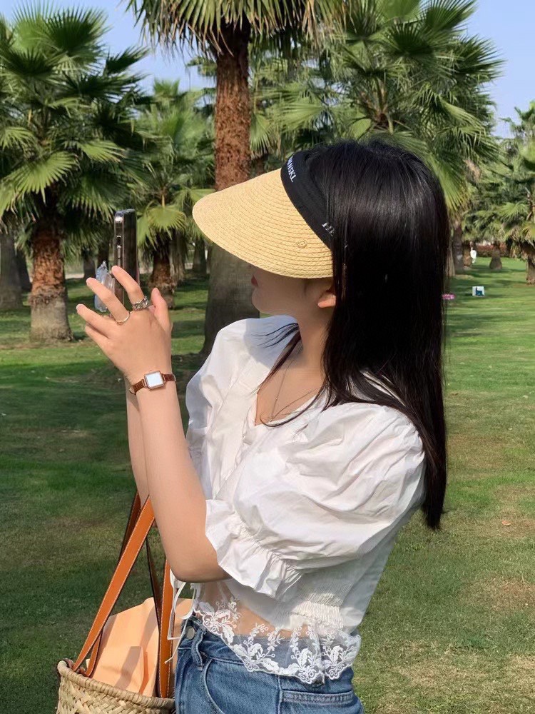 NO:199602,Running volume: Japanese order webbing HELEN headband empty top hat, which was made by countless fashion bloggers and internet celebrities, and the spot stock has not been enough. This hat hardware logo is all original fabric and has no replacement!  The headband is also original, it is very comfortable to wear and it is not a chuck at all!  Because it is a headband type (elastic) without restrictions, it is OK to try it out for a female and a male head. The bag is also OK. The material is a handmade ultra-fine braided, and the grass braid is all A-grade, and it does not cut corners at all!  Those who are interested should hurry up, because the number is really limited, the hats, fisherman hats, baseball hats, knit hats, hats, espadrilles, hats19860909跑量 日本订单织带HELEN发箍空顶帽,被无数时尚博主,网红种草的空顶,现货一直不够分,这款帽子五金logo都是原面料,无任何替换！发箍也是原厂的,戴上很舒服,一点都不夹头！因为是发箍式的（有弹力）无限制,找女小头和男大头试了都OK,包包也可以哦材质是手工超细辫定型草辫都是用A级的,一点都不偷工减料！看中的亲们要抓紧下手,因为数量真的有限帽子渔夫帽棒球帽针织帽,帽子,espadrilles,hats,hat