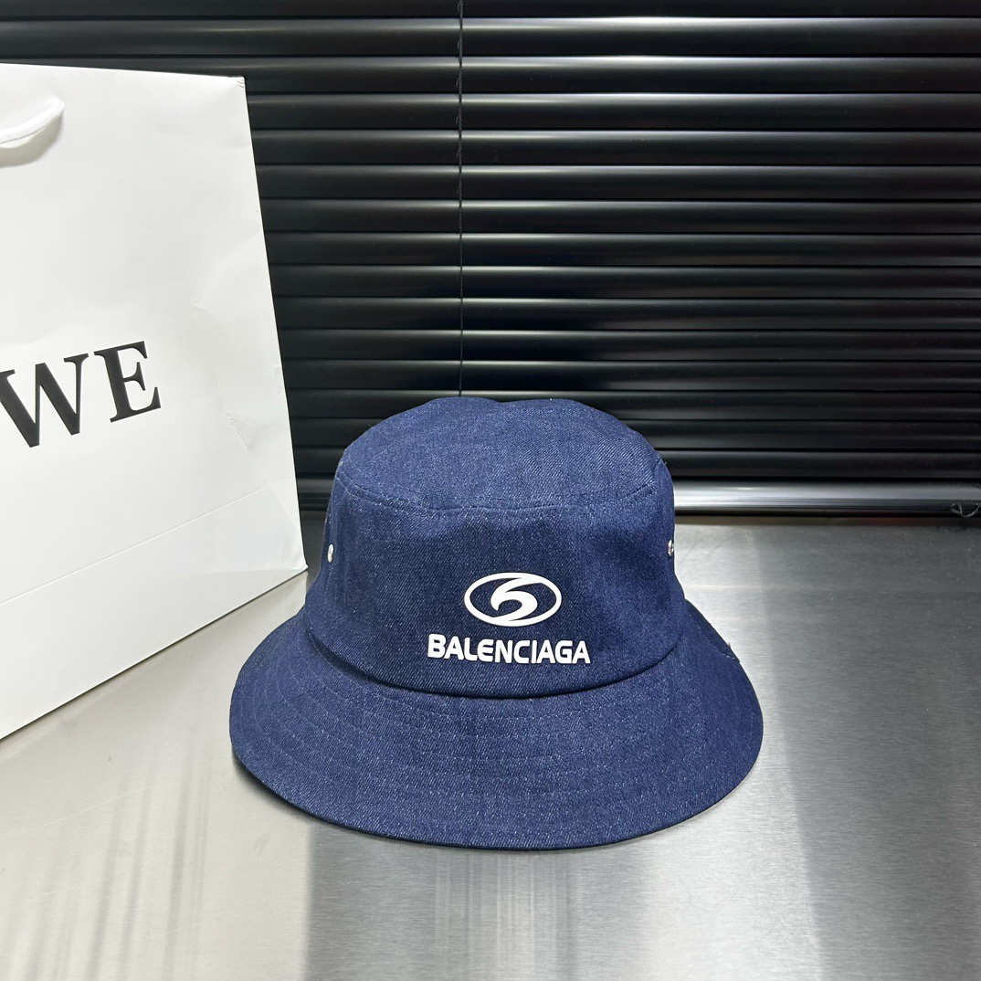 NO:199928,Running volume Balenciaga new cowboy fisherman The cowboy fisherman hat is really a versatile item!  It's a happy hat for casual wear~ I don't want to wash my hair. Fisherman's hat, baseball hat, knit hat, hat, balenciaga, espadrilles, hats19860909跑量 巴黎世家新款洗水牛仔渔夫 牛仔渔夫帽真的是百搭单品！随意搭都有范儿～ 简直是不想洗头星人的快乐帽子渔夫帽棒球帽针织帽,帽子,balenciaga,espadrilles,hats,hat