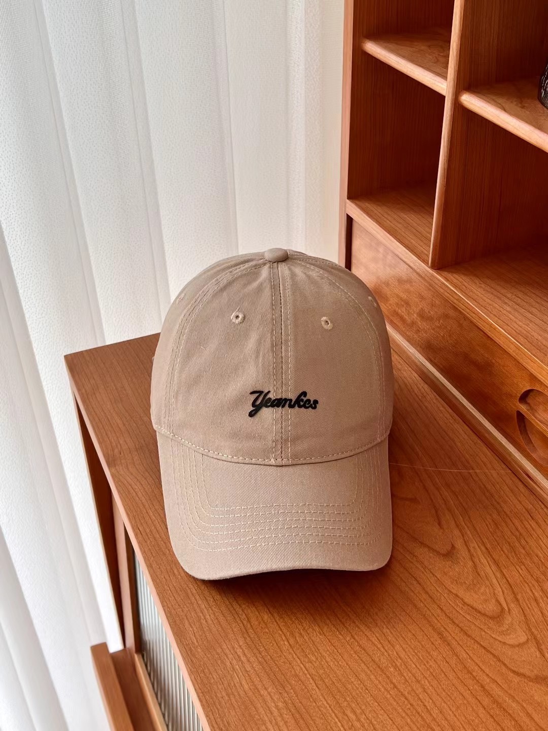 NO:199933,The latest trendy brand baseball cap is very good to match, the lazy style is displayed in minutes, the face is bare-faced and the color combination is very tasteful. It is so recommended, whoever wears it looks good!  !  !  Hat fisherman hat baseball hat knit hat, hat, espadrilles,hats19860909跑量 潮牌最新款棒球帽 款式很好搭配,慵懒风分分钟展现,素颜显脸小拼色超有品味 太推荐了,谁戴谁好看！！！帽子渔夫帽棒球帽针织帽,帽子,espadrilles,hats,hat