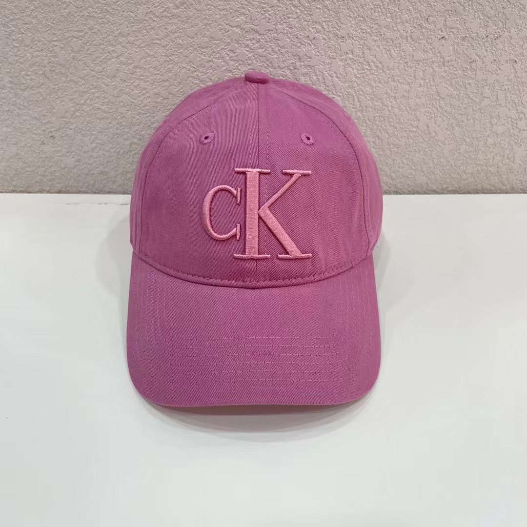 NO:199966,The new CK baseball cap has a super design and is refreshing!  The head shape is very good, it can be modified with various head shapes, and it is versatile!  Hat fisherman hat baseball hat knit hat, hat, espadrilles,hats19860909跑量 CK新款棒球帽 设计感超强,让人耳目一新！ 头型非常好,可以修饰各种头型,实力百搭款！帽子渔夫帽棒球帽针织帽,帽子,espadrilles,hats,hat