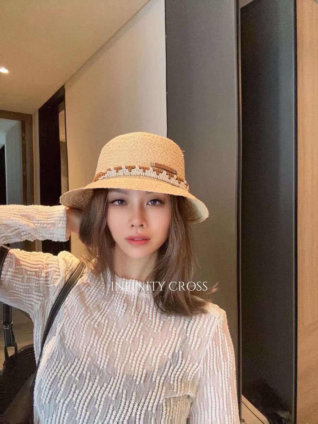 NO:200339,Run LOEW@Retro ethnic knitting dome straw hat The ethnic color-blocked woven edge feels so good. It is truly high-end and full of high-end feeling #but so natural, imported knitting craftsmanship, uniform, and small head, so this must-have hat, fisherman hat, baseball hat, knit hat, hat, loewe, espadrilles, hats19860909跑量 LOEW@复古民族编织圆顶草帽 民族拼色编织的围边好有感觉 真心高级感拉满 #但是又那么的轻描淡写 那么自然 进口编织工艺 整齐划一 显头小 所以这款必须帽子渔夫帽棒球帽针织帽,帽子,loewe,espadrilles,hats,hat