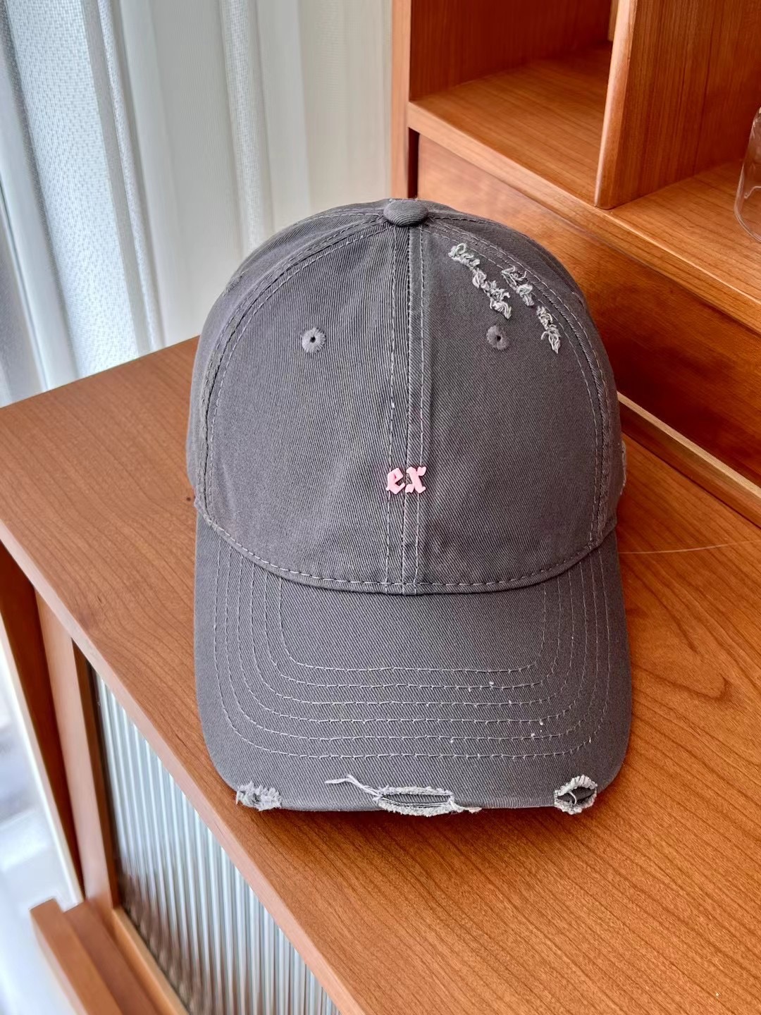 NO:200403,The latest trendy brand baseball cap is very good to match, the lazy style is displayed in minutes, the face is bare-faced and the color combination is very tasteful. It is so recommended, whoever wears it looks good!  !  !  Hat fisherman hat baseball hat knit hat, hat, espadrilles,hats19860909跑量 潮牌最新款棒球帽 款式很好搭配,慵懒风分分钟展现,素颜显脸小拼色超有品味 太推荐了,谁戴谁好看！！！帽子渔夫帽棒球帽针织帽,帽子,espadrilles,hats,hat