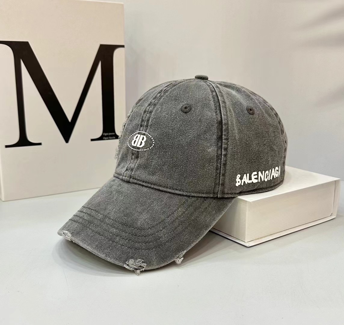 NO:200832,Running volume Balenciaga new wash cotton baseball cap, personalized and fashionable style, casual and cool feeling, the same style as men and women!  Material: Cotton Head circumference: 56-58cm hat Fisherman's hat Baseball hat Knitted hat, hat, balenciaga, espadrilles, hats19860909跑量 巴黎世家新款洗水棉布棒球帽,个性时尚款 休闲带点酷酷的感觉,男女同款！ 材质:棉 头围:56-58cm均可帽子渔夫帽棒球帽针织帽,帽子,balenciaga,espadrilles,hats,hat