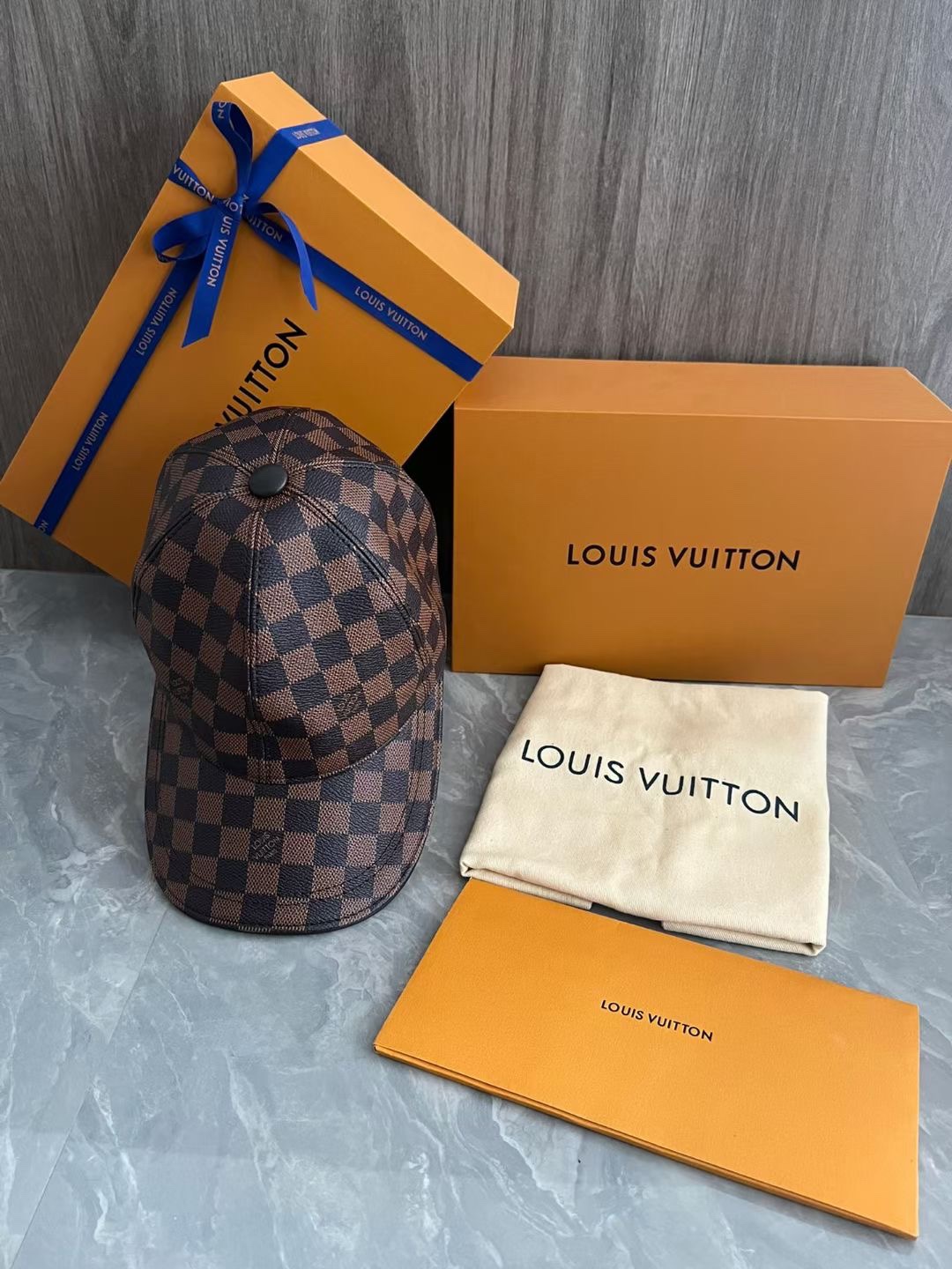 NO:201232,Running volume LV Louis Vuitton classic original single baseball cap, classic presbyterian, 1:1 mold customization, original counter PU leather   top layer cowhide, long-term explosive version, excellent quality, basic head circumference 56, adjustable patch. Hat fisherman hat baseball cap knit hat, hat, louis vuitton, louis vuitton, espadrilles, cowhide, hats19860909跑量 LV路易威登经典原单棒球帽,经典老花,1:1开模订制,原版专柜PU皮革 头层牛皮包边,长年爆版,质量超棒,基础头围56,贴片可调节.帽子渔夫帽棒球帽针织帽,帽子,louis vuitton,louis vuitton,espadrilles,cowhide,hats,hat