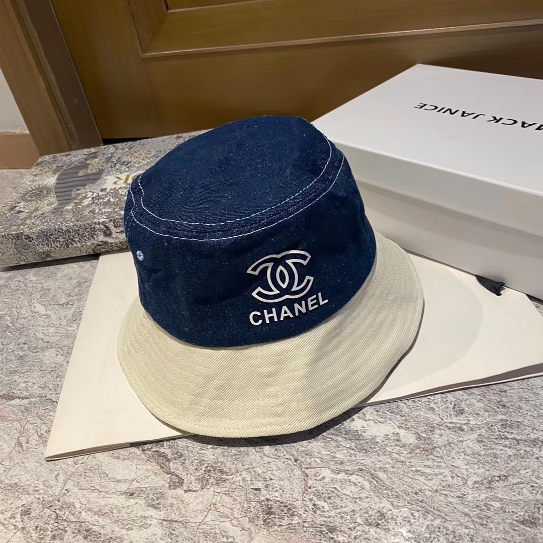 Gran venta Chanel, nuevo sombrero de pescador vaquero lavado estilo Arco de Triunfo. El sombrero de pescador vaquero es…