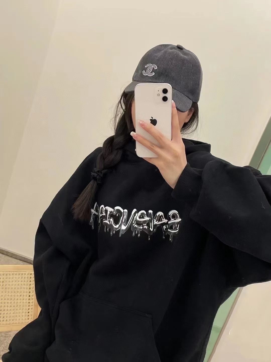 NO:202182,The number of runs is 65, and it's spot. Chane. The popular baseball cap was bought at a premium!  The market has been shipped for a long time. The quality is varied. Our buttons are molded. It took a long time to wash and adjust the denim. You can compare the quality when you get the goods. Regardless of the hat, the denim color is the same as z:1. Two colors (highest version) Non-market currency hats, fisherman hats, baseball hats, knit hats, hats, chanel, espadrilles, hats19860909跑量65 现货咯 Chane. 爆款鸭舌帽 这款zp花了 大洋 溢价买的 ！市场早就出货了 品质五花八门 我们这款扣子开模 牛仔布水洗调色花了好久时间 大家拿到货可以对比一下品质 无论帽型 牛仔颜色都是按照z:1 的均码 两色（最高版本） 非市场通货帽子渔夫帽棒球帽针织帽,帽子,chanel,espadrilles,hats,hat