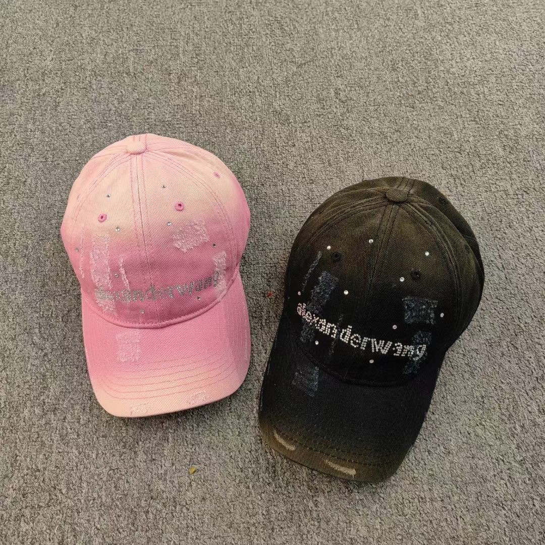 NO:202158,Running volume Wang baseball cap New gradient color system ~ Fashionable, full of high-end feel, and the hat shape is positive!  Hat fisherman hat baseball hat knit hat, hat, espadrilles,hats19860909跑量 Wang棒球帽 新款渐变色系～ 洋气 高级感十足 帽型正！帽子渔夫帽棒球帽针织帽,帽子,espadrilles,hats,hat