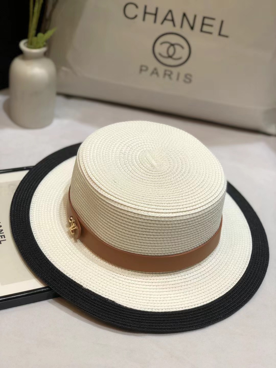 NO:202747,Running volume LV spring and summer ice silk PP grass flat top hat color-blocking decoration, beautiful and elegant, light and comfortable to wear!  Head circumference is 58cm adjustable!  Hat fisherman hat baseball hat knit hat, hat, louis vuitton, espadrilles,hats19860909跑量 LV春夏款冰丝PP草平顶礼帽 拼色装饰,好看优雅,佩戴轻盈舒适！ 头围58cm 可调节！帽子渔夫帽棒球帽针织帽,帽子,louis vuitton,espadrilles,hats,hat