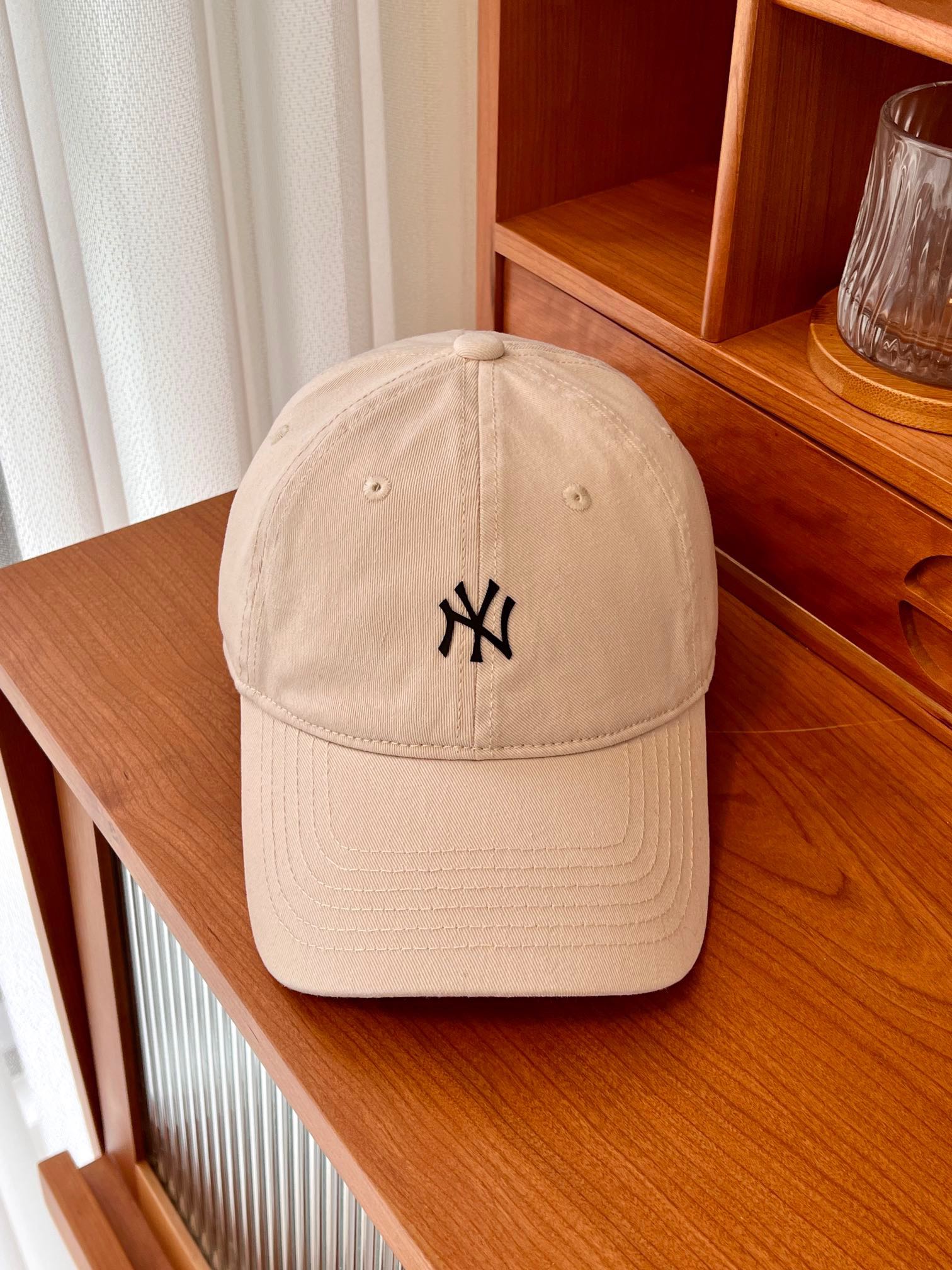 NO:202731,Running volume NY's latest baseball cap style is very good, the lazy style is displayed in minutes, the face is bare-faced and the color combination is super tasteful. It's so recommended, whoever wears it looks good!  !  !  Hat fisherman hat baseball hat knit hat, hat, espadrilles,hats19860909跑量 NY最新款棒球帽 款式很好搭配,慵懒风分分钟展现,素颜显脸小拼色超有品味 太推荐了,谁戴谁好看！！！帽子渔夫帽棒球帽针织帽,帽子,espadrilles,hats,hat
