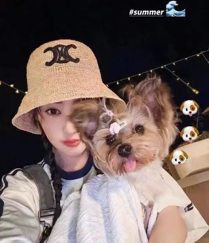 NO:203040,Running volume Celin's new Arc de Triomphe woven straw hat The Rafia smells really good~ This woven straw hat is soft and can be folded and will not deform!  The inner elastic band can be adjusted at will. The top hat is excellent~ plenty of goods!  Smash the order quickly!  Hat fisherman hat baseball hat knit hat, hat, celine, espadrilles, hats19860909跑量 Celin新款凯旋门编织草帽 拉菲草自带的味道真的很好闻~ 这个编织的草帽软软的 可以折起来 不会变形！ 内又松紧带 可随意调节 上头帽型超赞~ 大货充足！赶紧砸单哟！ 帽子渔夫帽棒球帽针织帽,帽子,celine,espadrilles,hats,hat