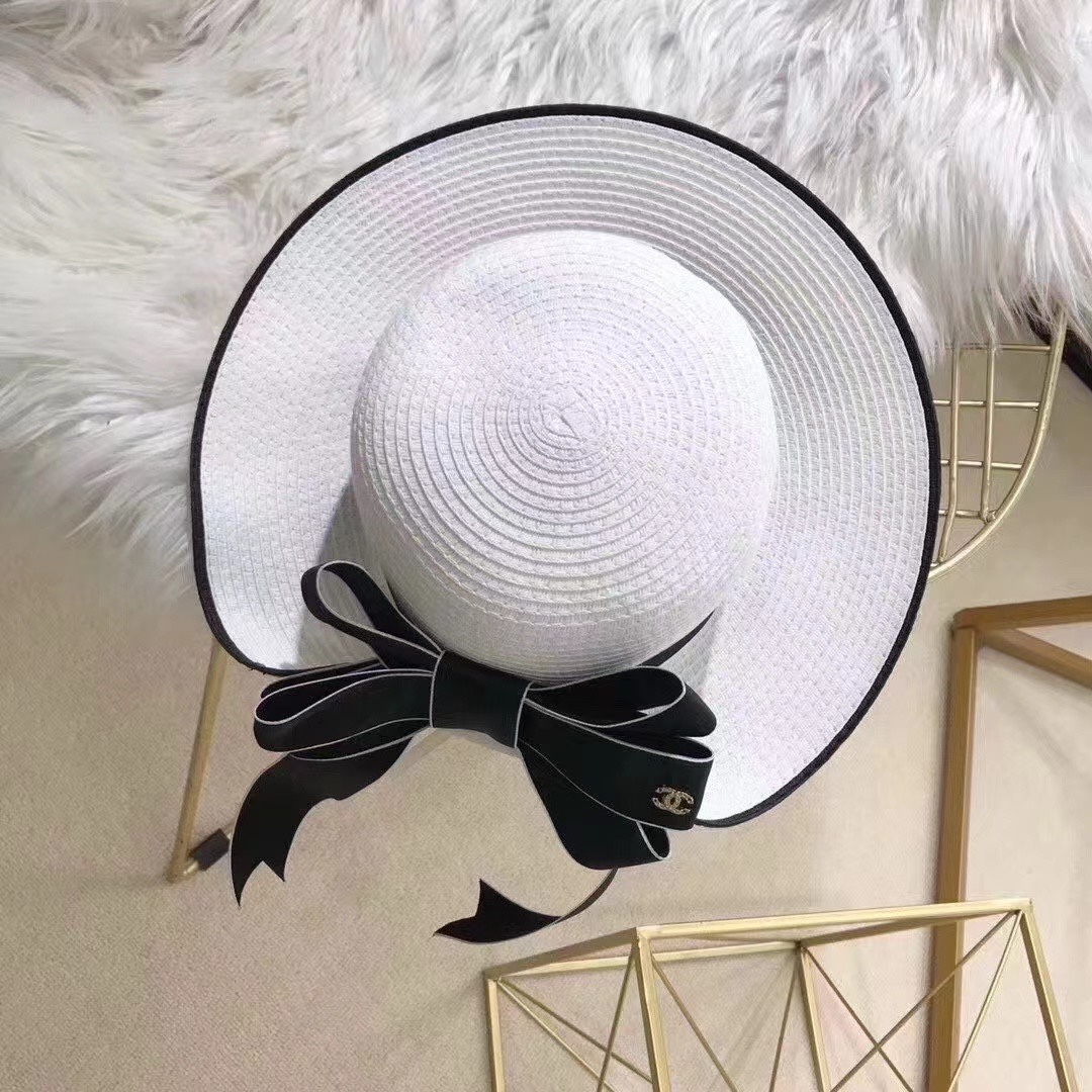 NO:203372,Running volume Chane's newest bow straw hat solid color simple webbing highlights the design sense and elegant temperament. It is paired with butterfly design embellishments to perfectly present the temperament of a little woman. It looks good and uses high-quality braids. The top effect is simply beautiful. Fufu[Wow] Hat Fisherman's hat Baseball hat Knitted hat, hat, chanel, espadrilles, hats19860909跑量 Chane*新款蝴蝶结草帽纯色简约的织带 凸显设计感和优雅气质 搭配蝴蝶设计点缀,将小女人气质完美呈现 好看的同时面料也是采用高定细辫子,上头效果简直美fufu[哇]帽子渔夫帽棒球帽针织帽,帽子,chanel,espadrilles,hats,hat