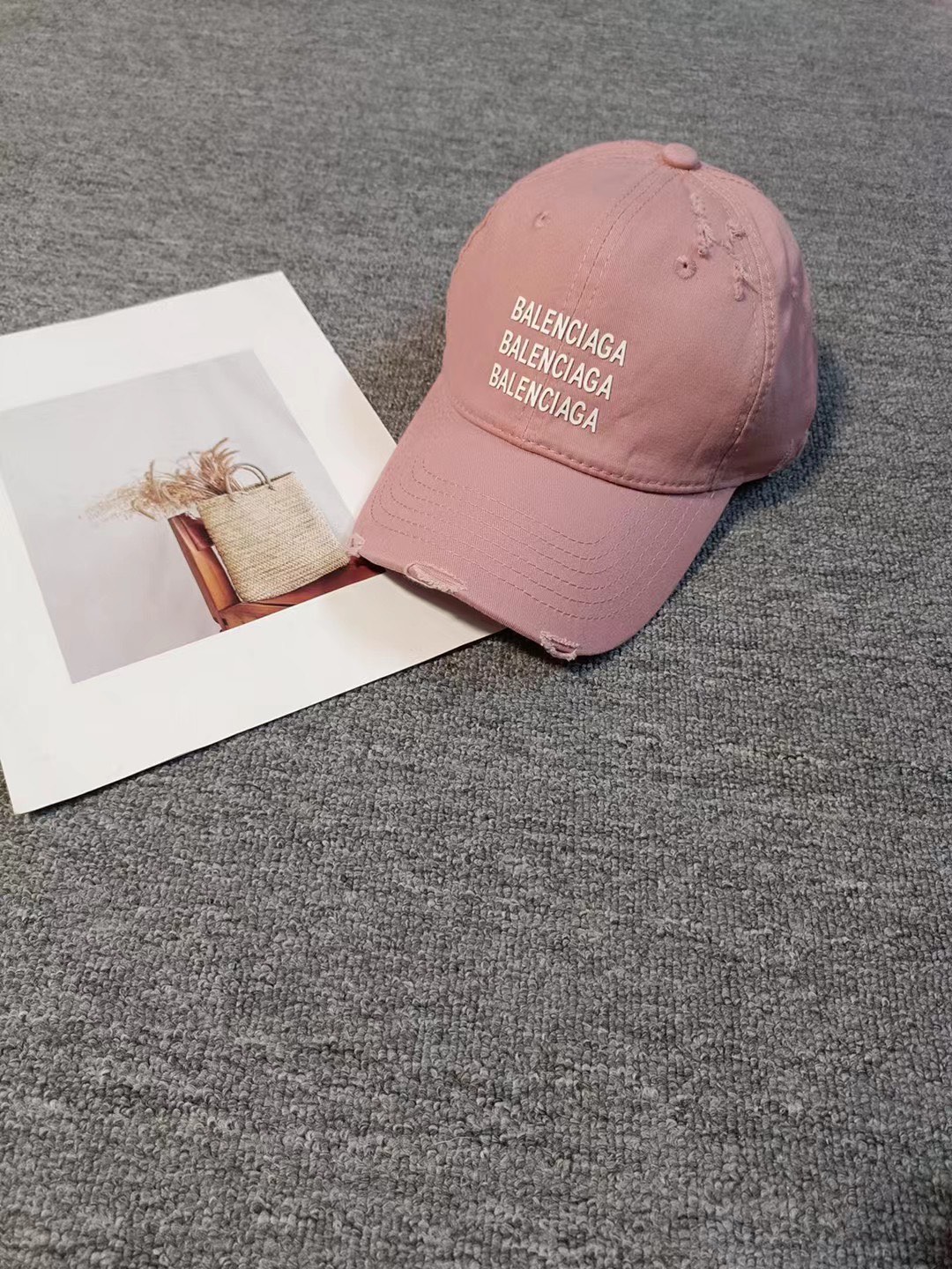 NO:203647,Running volume Balenciaga new ripped street style cotton baseball cap, personalized and fashionable style, casual and cool feeling, neutral style, same style for men and women!  A variety of colors, super easy to match!  Material: Cotton Head circumference: 56-58cm hat Fisherman's hat Baseball hat Knitted hat, hat, balenciaga, espadrilles, hats19860909跑量 巴黎世家新款破洞街头风棉布棒球帽,个性时尚款 休闲带点酷酷的感觉,中性款 男女同款！多种色系,超好搭！ 材质:棉 头围:56-58cm均可帽子渔夫帽棒球帽针织帽,帽子,balenciaga,espadrilles,hats,hat