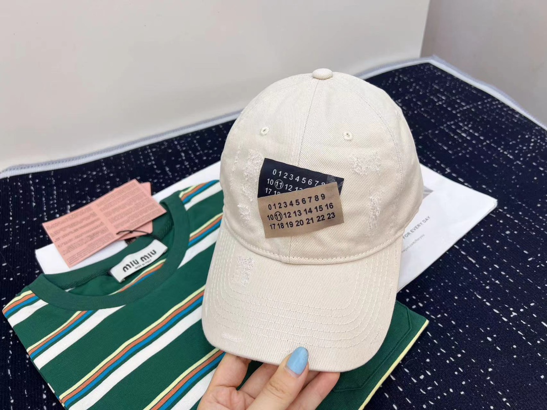 NO:204893,Running volume Majira's new baseball cap, old-fashioned craftsmanship, full of high-end style, same style for men and women!  Hat fisherman hat baseball hat knit hat, hat,masion margiela,espadrilles,hats19860909跑量 马吉拉新款棒球帽 做旧工艺 高级感十足 男女同款！帽子渔夫帽棒球帽针织帽,帽子,masion margiela,espadrilles,hats,hat