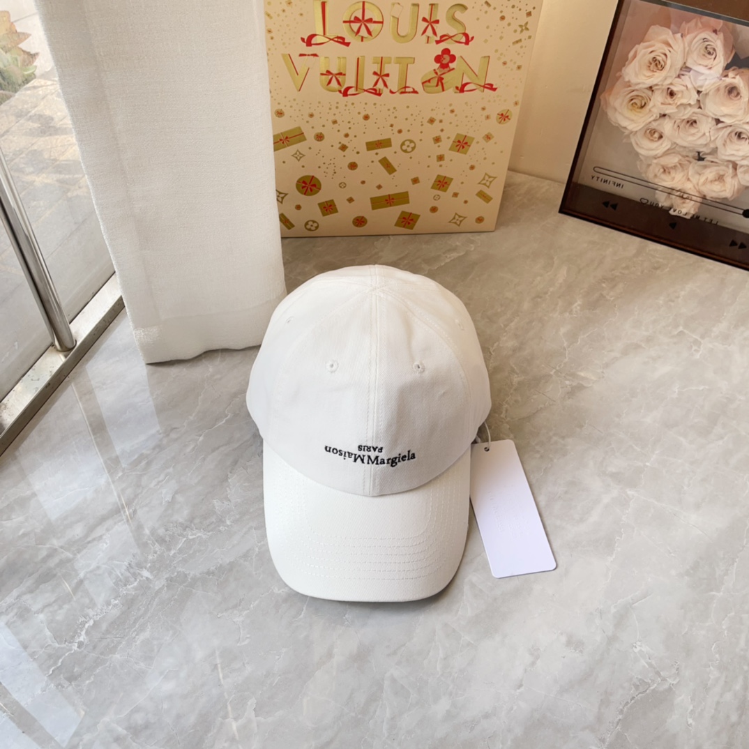 NO:204882,Running volume Magira's latest baseball cap with extended brim is very good to match, the lazy style is displayed in minutes, the face is bare-faced and the color combination is super tasteful. It is so recommended, whoever wears it looks good!  !  !  Hat fisherman hat baseball hat knit hat, hat,masion margiela,espadrilles,hats19860909跑量 马吉拉最新款棒球帽 加长帽檐 款式很好搭配,慵懒风分分钟展现,素颜显脸小拼色超有品味 太推荐了,谁戴谁好看！！！帽子渔夫帽棒球帽针织帽,帽子,masion margiela,espadrilles,hats,hat