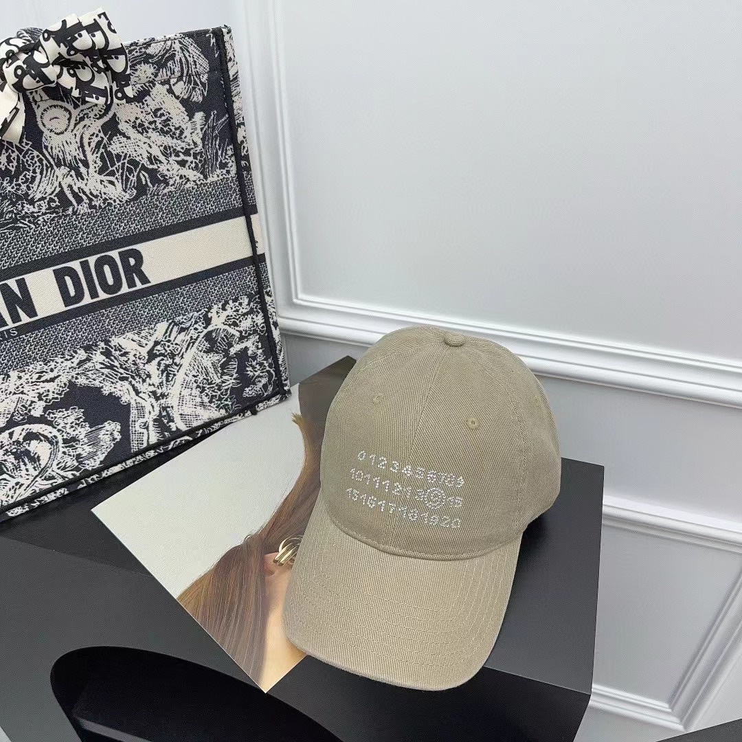 NO:205466,Running volume Majira's new baseball cap, a light and luxurious baseball cap, a formal style!  Hat fisherman hat baseball hat knit hat, hat,masion margiela,espadrilles,hats19860909跑量 马吉拉新款棒球帽 轻奢十足的棒球帽 版型正！帽子渔夫帽棒球帽针织帽,帽子,masion margiela,espadrilles,hats,hat