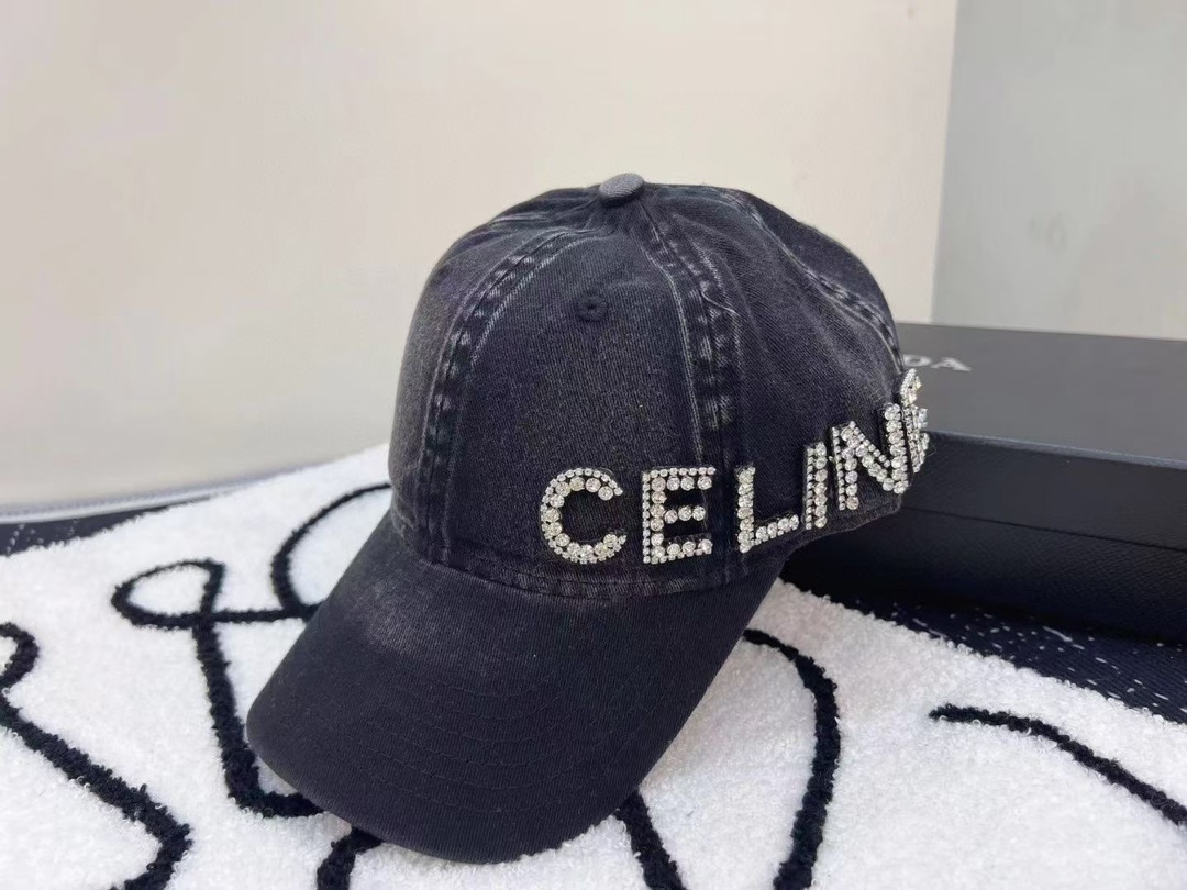 跑量 Celine～新款洗水棉布棒球帽，个性时尚款 休闲带点酷酷的感觉，男女同款！ 材质:100%棉 头围:56-58cm均可