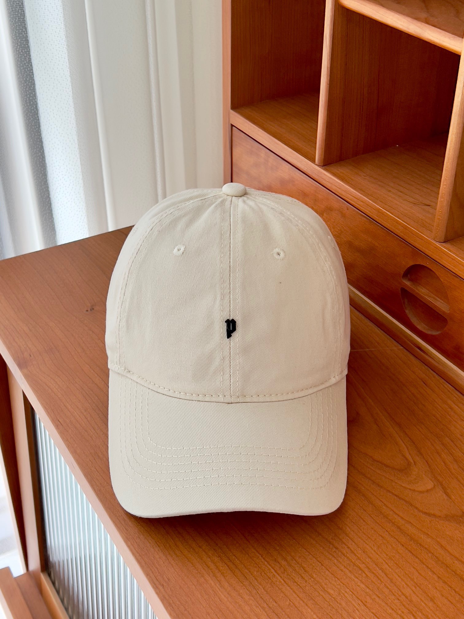 NO:206766,Running volume Prada new baseball hat, a bonus tool for daily commuting matching, classic plain hat shape is very versatile, adjustable design is friendly to all head shapes, hats, straw hat, fisherman hat, baseball hat, hat, prada, espadrilles, hats19860909跑量 普拉达新款棒球帽 日常通勤搭配的加分神器 经典素色帽型非常百搭 可调节的设计对各种头型都友好帽子草帽渔夫帽棒球帽,帽子,prada,espadrilles,hats,hat
