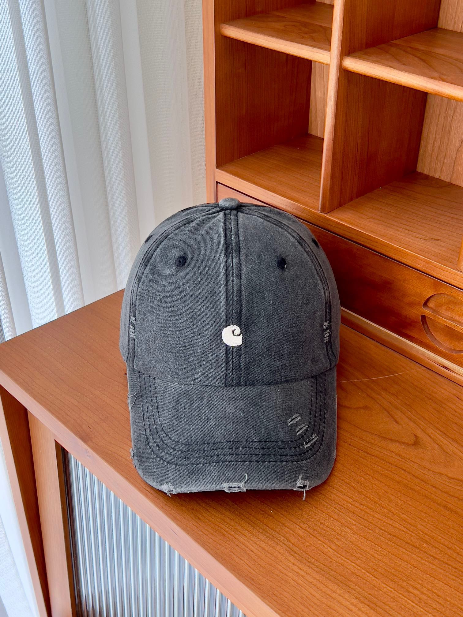 NO:206774,Running volume, new style of fashion brand washing baseball hat, retro style ~ ripped society adds a bit of casualness and unruly hat, straw hat, fisherman hat, baseball hat, hat, espadrilles, hats19860909跑量 潮牌新款洗水棒球帽 复古风～破洞社会更是增添了几分随性与不羁帽子草帽渔夫帽棒球帽,帽子,espadrilles,hats,hat