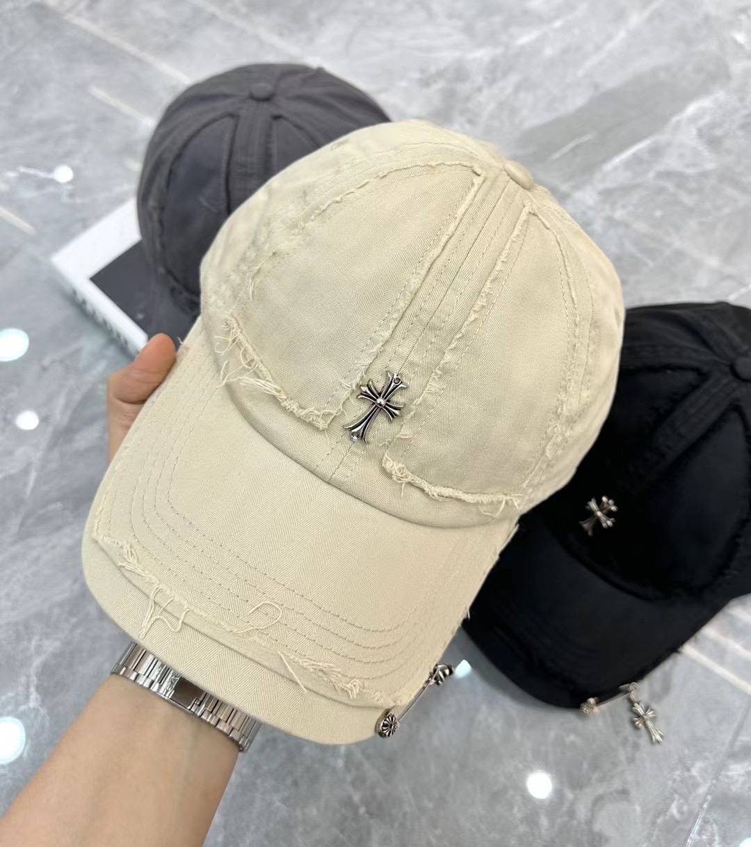 NO:206803,Running volume Crowxin's new wash cotton baseball cap, personalized and fashionable style, casual and cool feeling, the same style for men and women!  Material: Cotton Head circumference: 56-58cm hat Straw hat Fisherman hat Baseball hat, hat, chrome hearts, espadrilles, hats19860909跑量 克罗心新款洗水棉布棒球帽,个性时尚款 休闲带点酷酷的感觉,男女同款！ 材质:棉 头围:56-58cm均可帽子草帽渔夫帽棒球帽,帽子,chrome hearts,espadrilles,hats,hat