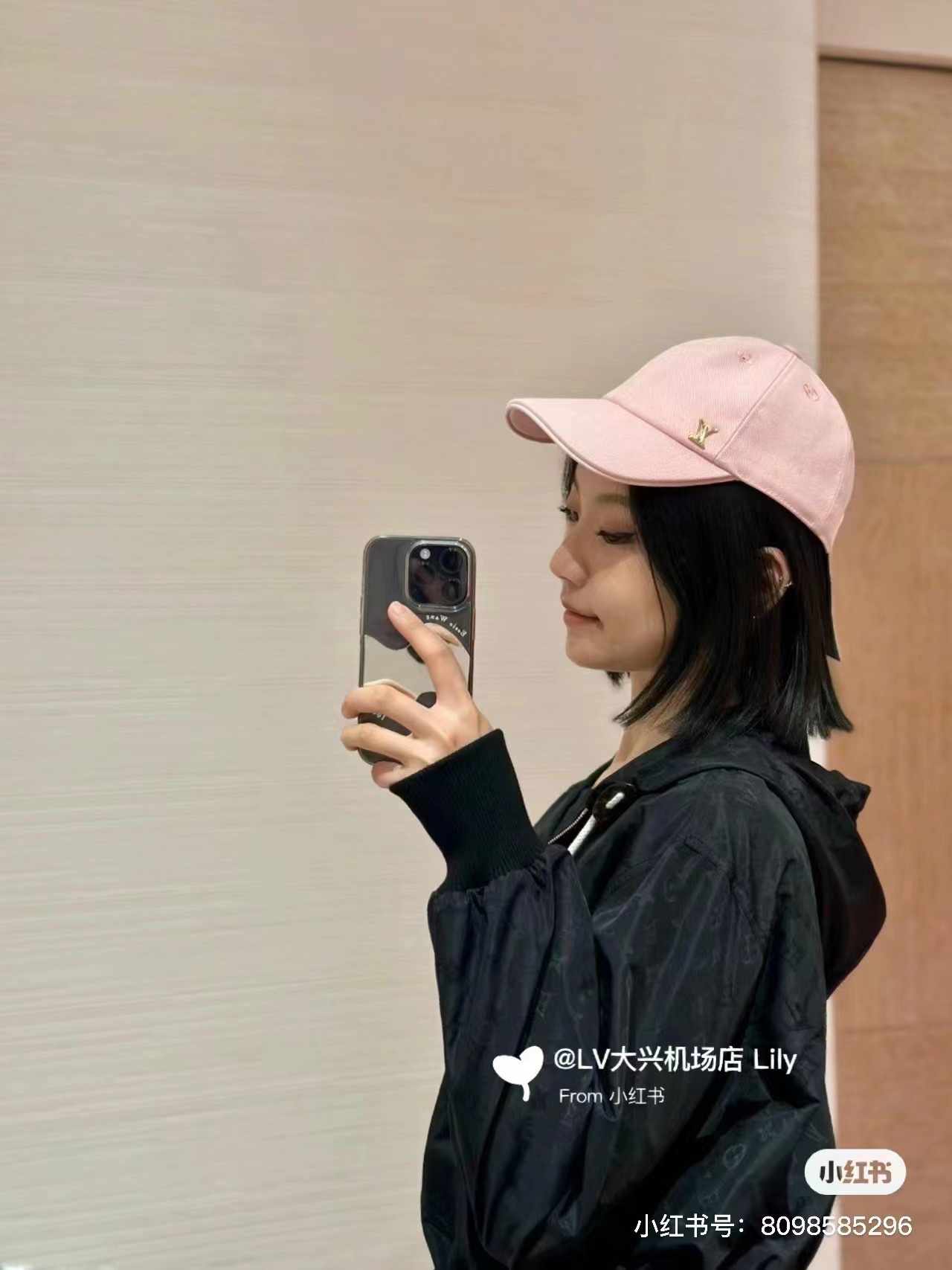 NO:207519,Running LV The embroidered baseball hats that bloggers love. The atmosphere of the trendy people is full of blessing. The hat style is hin-satisfied~ It can be matched through spring, summer, autumn and winter~ Men and women wear it all feel hats, straw hats, fisherman hats, baseball hats, hats, louis vuitton, espadrilles, hats19860909跑量 LV 博主们都爱的刺绣棒球帽 潮人的氛围感加持爆棚 帽子版型hin满意~还巨能搭 贯穿春夏秋冬~男女戴起来都是feel帽子草帽渔夫帽棒球帽,帽子,louis vuitton,espadrilles,hats,hat