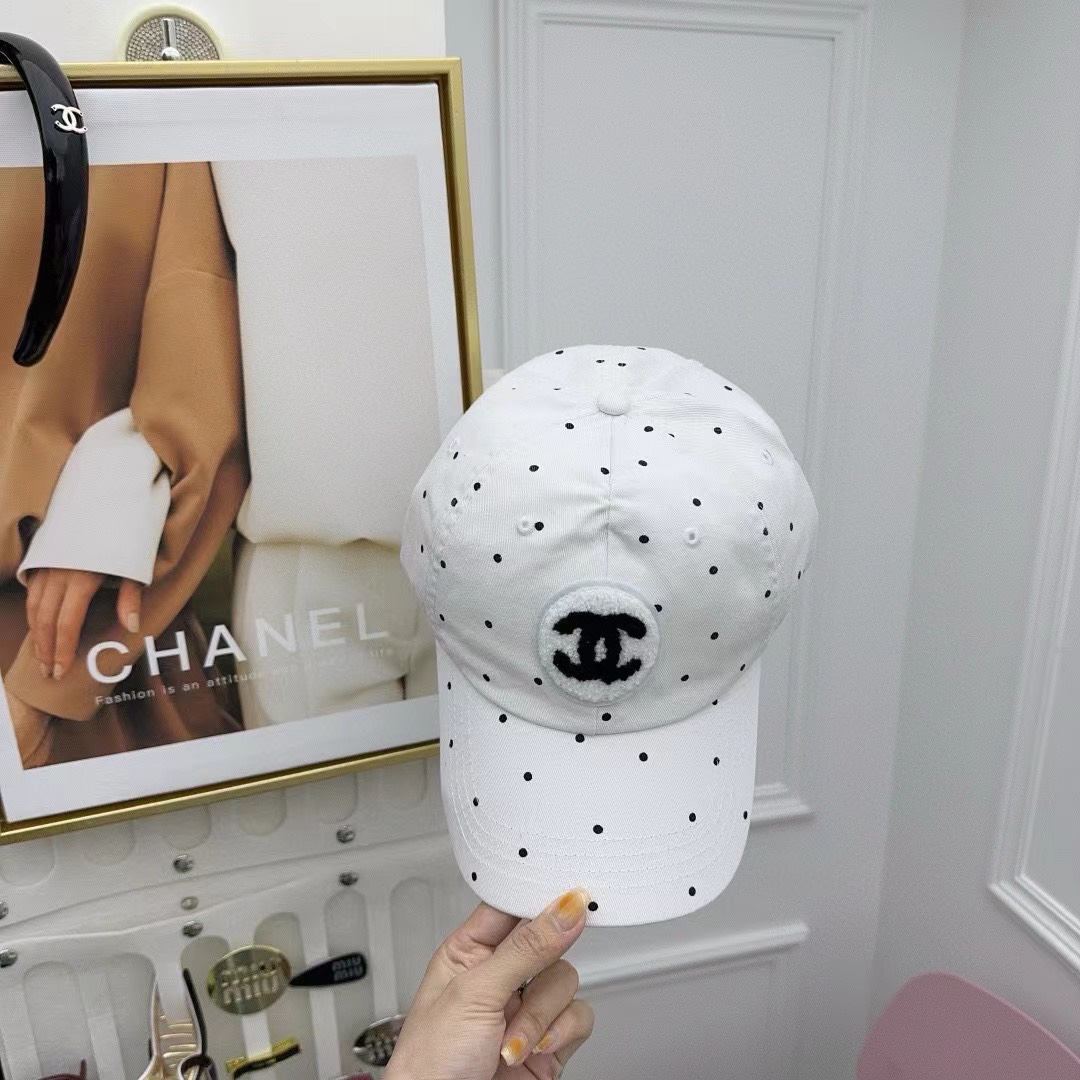 Venta rápida CHANEL nuevo gorra de béisbol de lunares🤍 diseño dulce y suave~ gama de colores muy elegante🤩